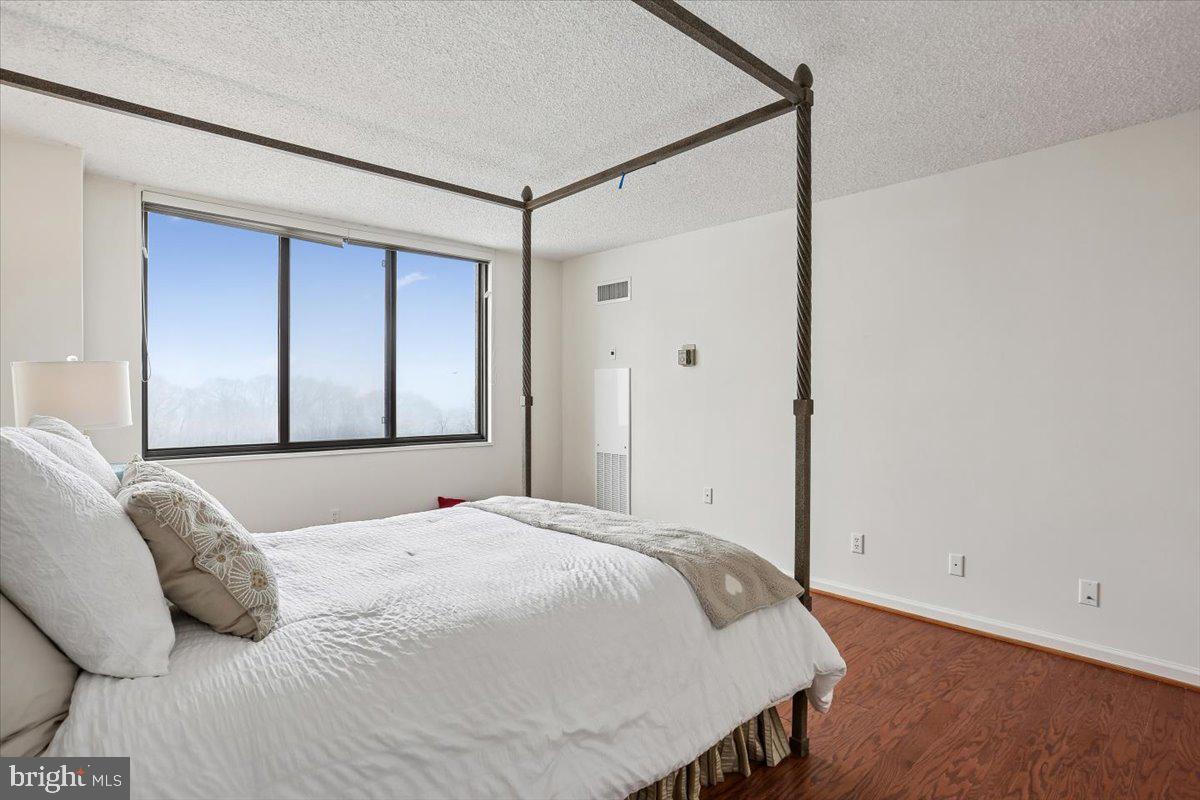 PROMENADE TOWERS - Residential