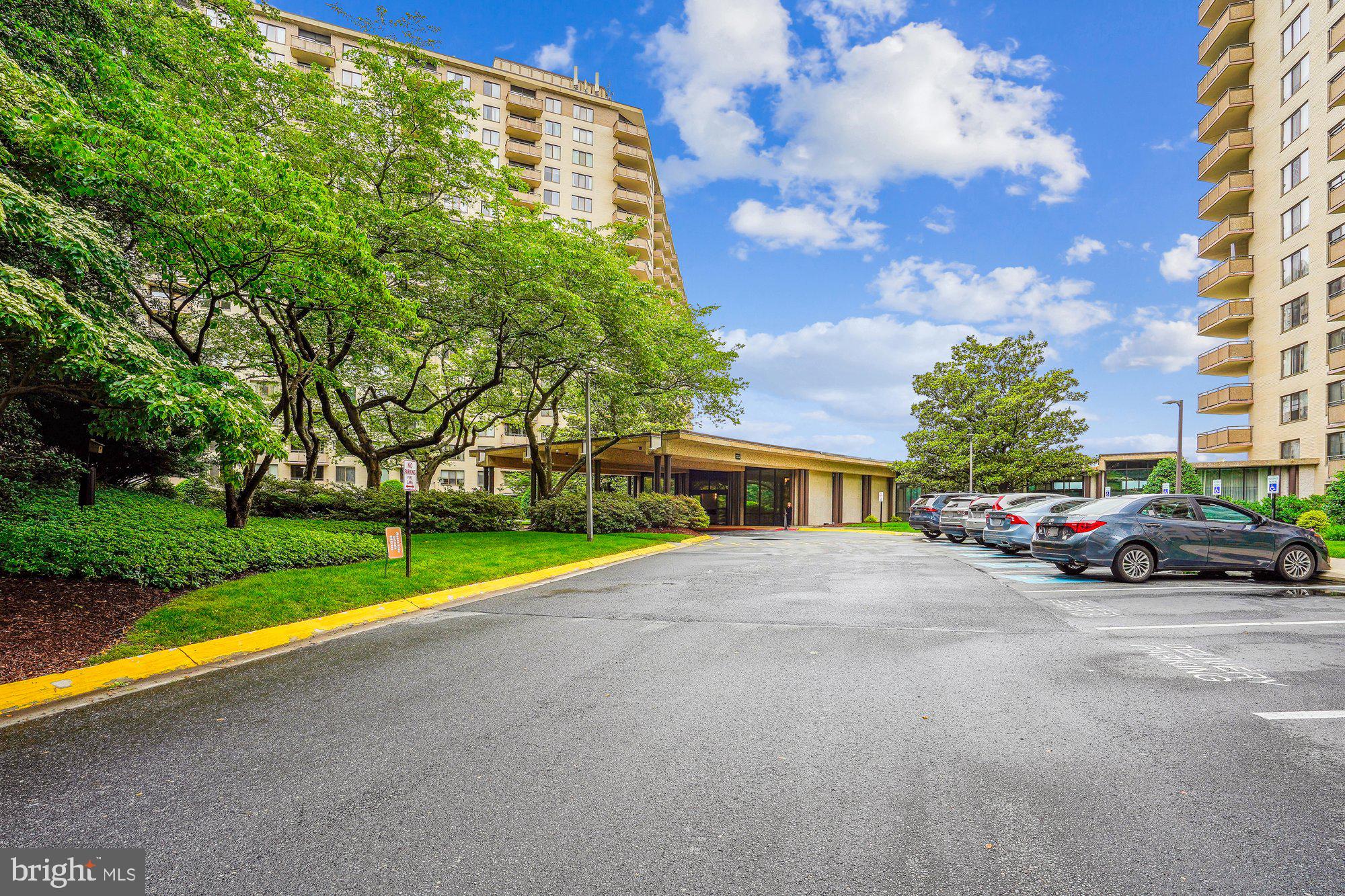 PROMENADE TOWERS - Residential