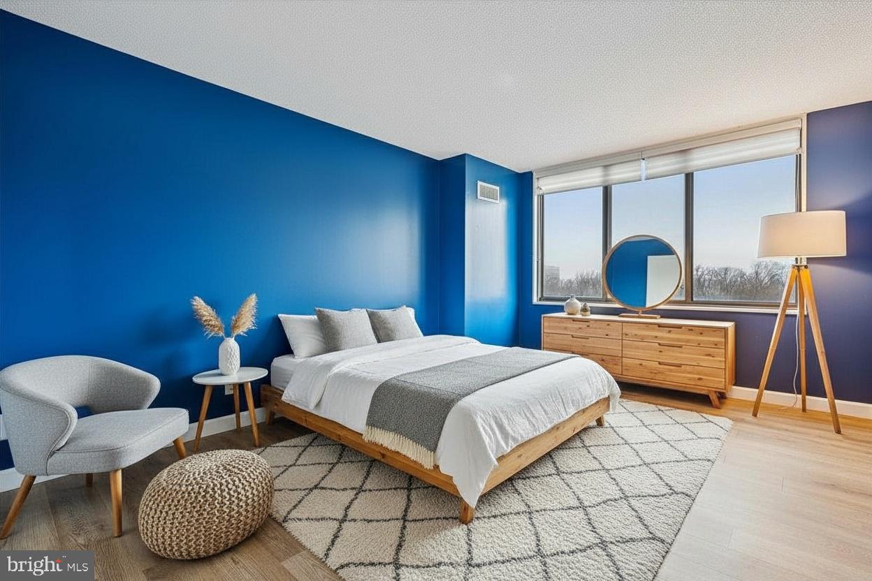 PROMENADE TOWERS - Residential