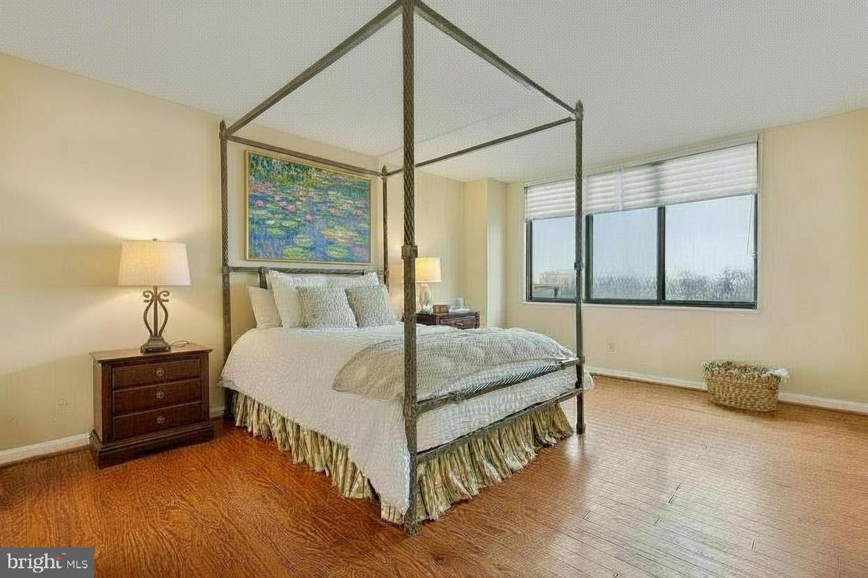 PROMENADE TOWERS - Residential