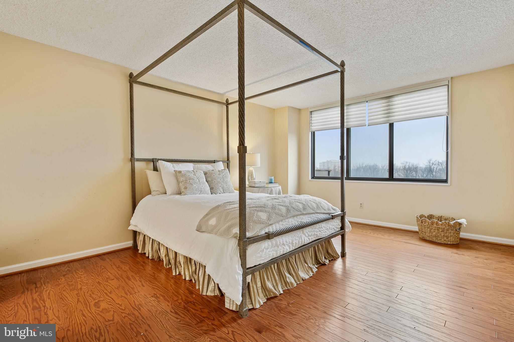 PROMENADE TOWERS - Residential