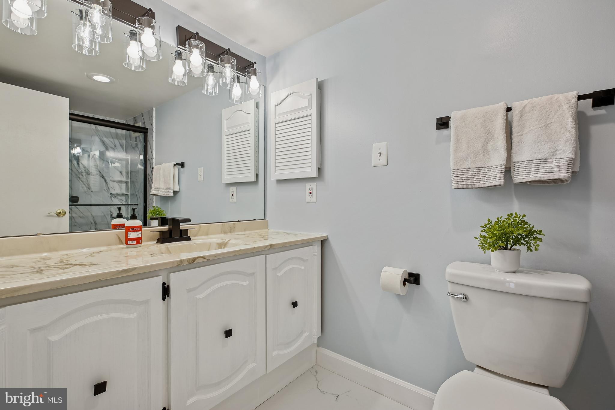 PROMENADE TOWERS - Residential