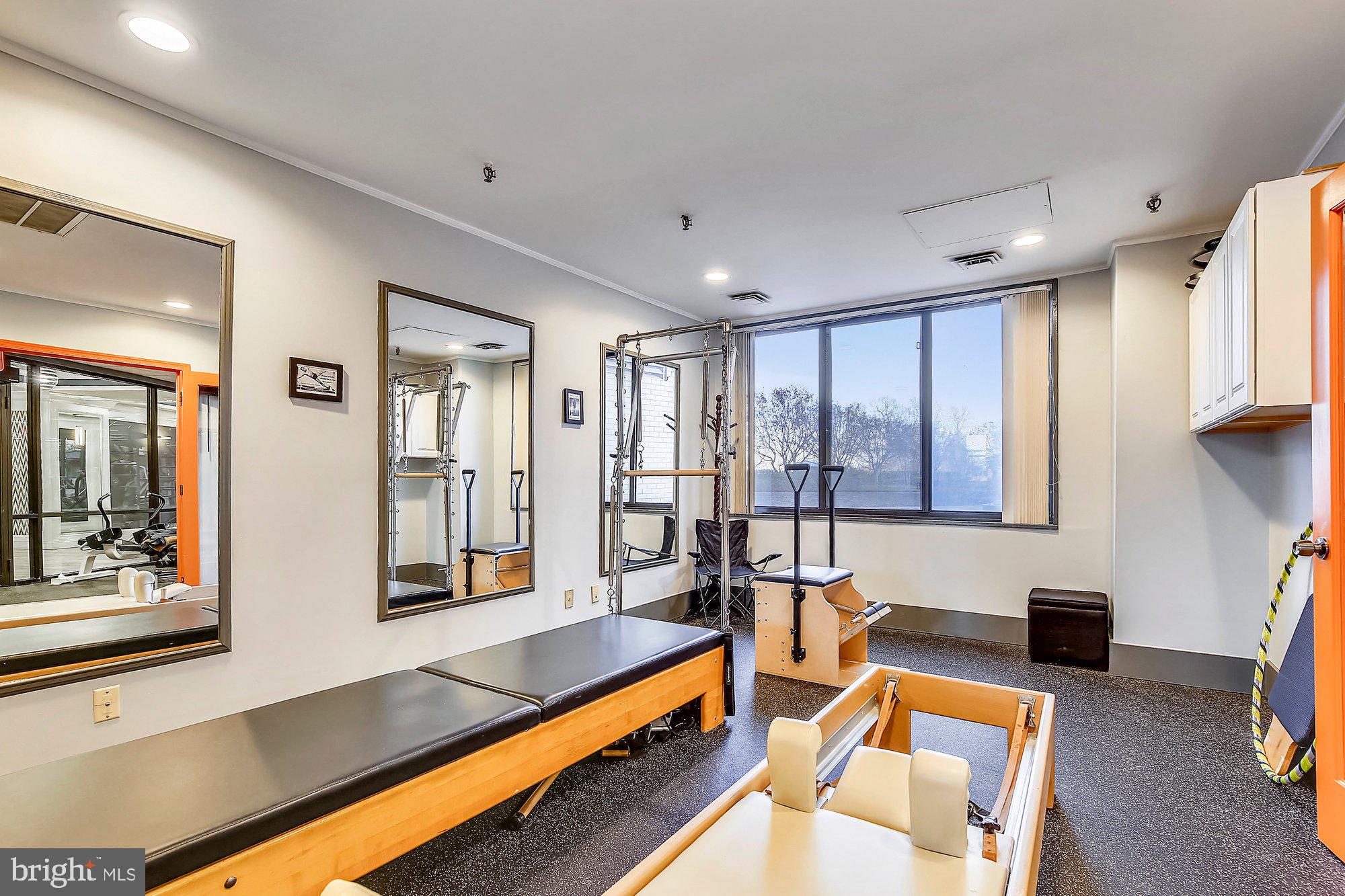 PROMENADE TOWERS - Residential