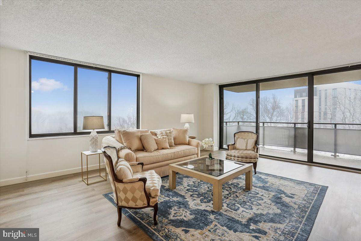 PROMENADE TOWERS - Residential