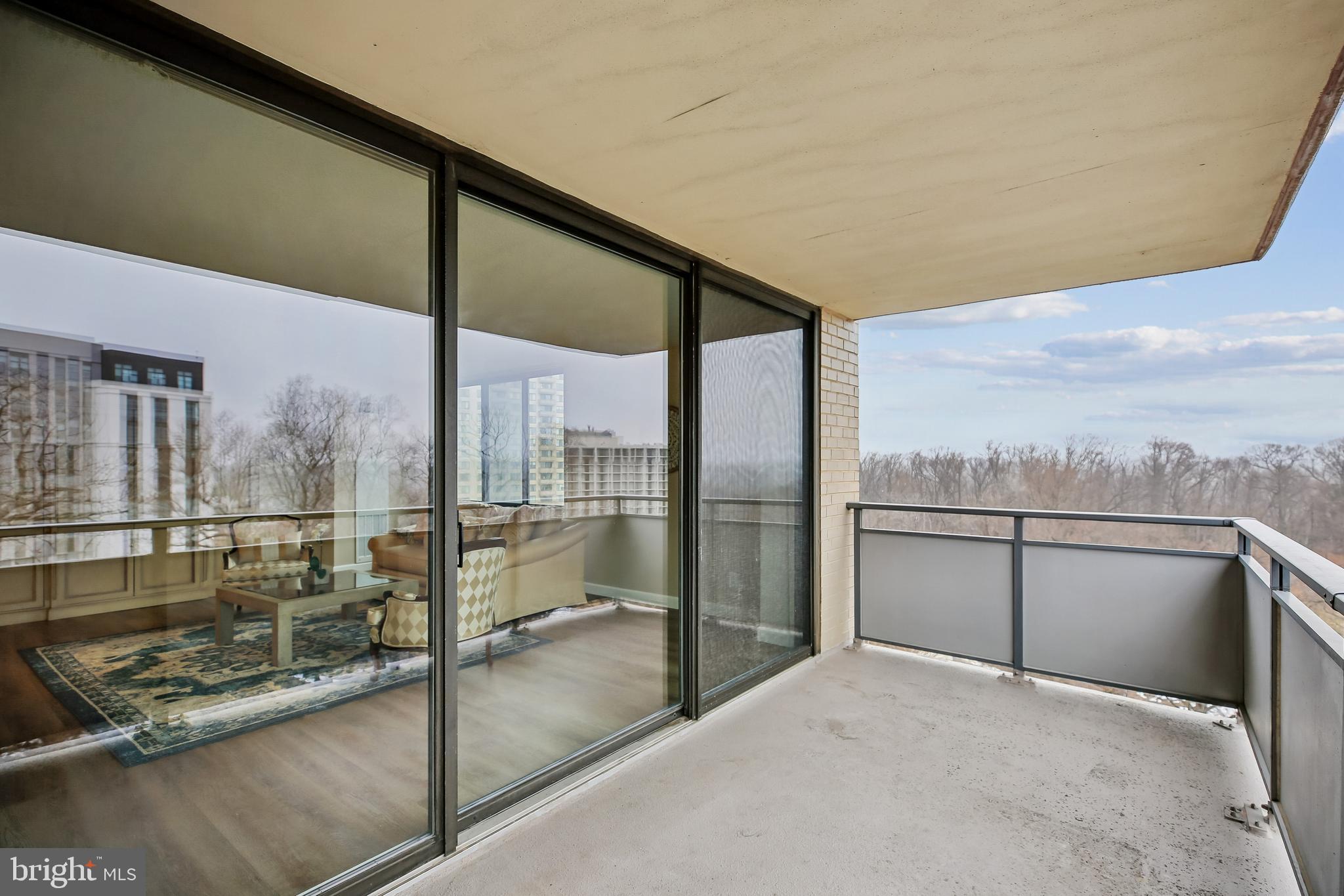 PROMENADE TOWERS - Residential