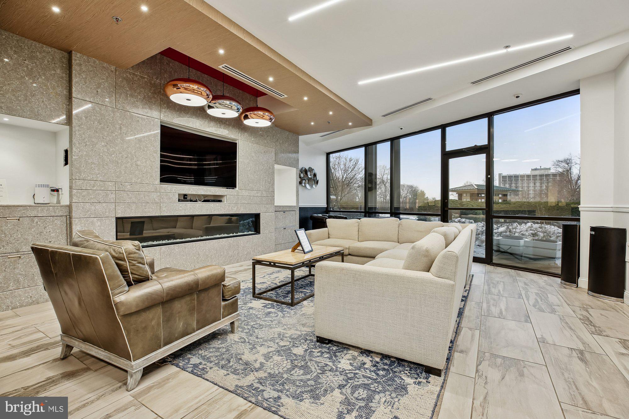 PROMENADE TOWERS - Residential