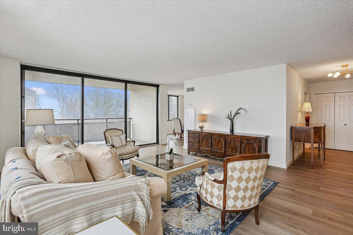 PROMENADE TOWERS - Residential