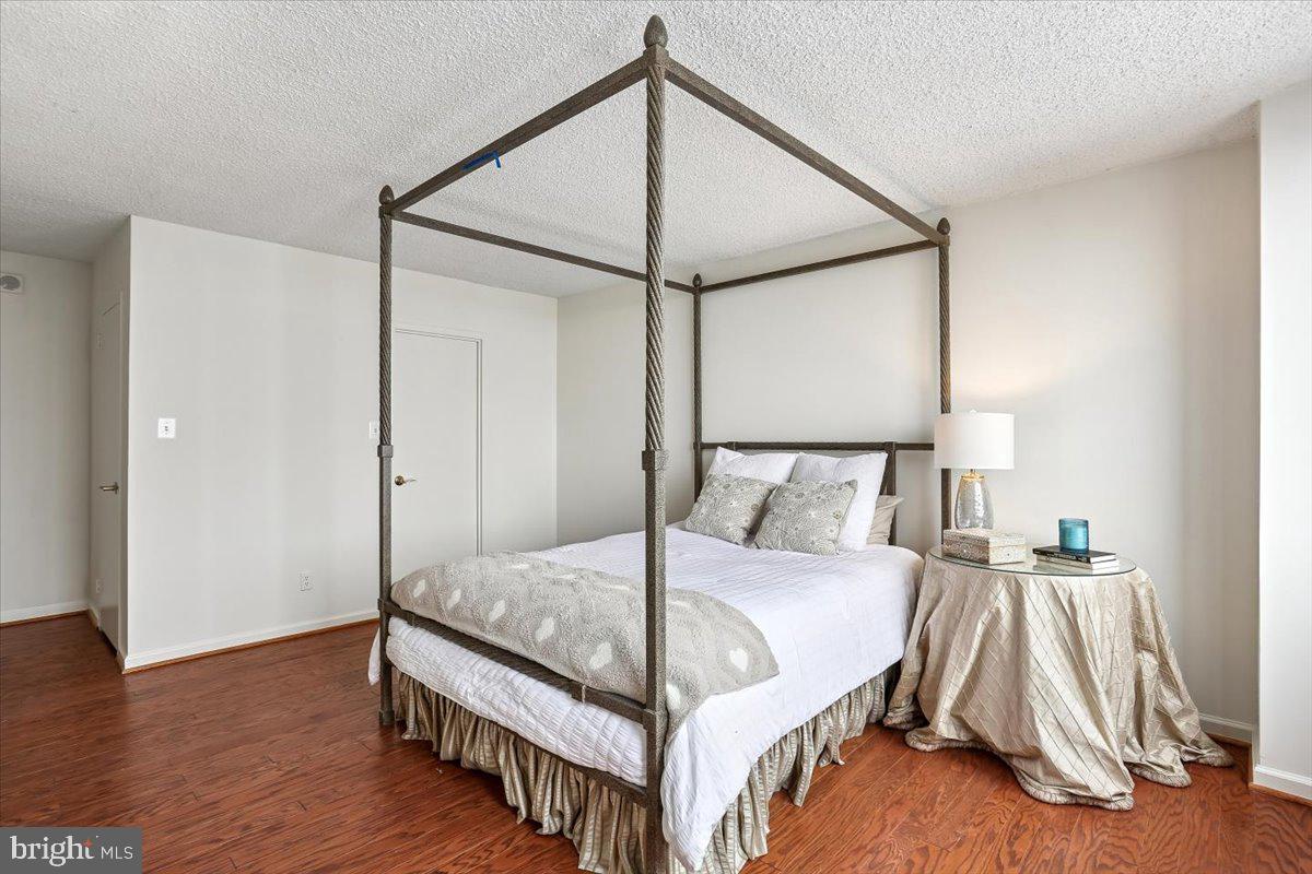 PROMENADE TOWERS - Residential