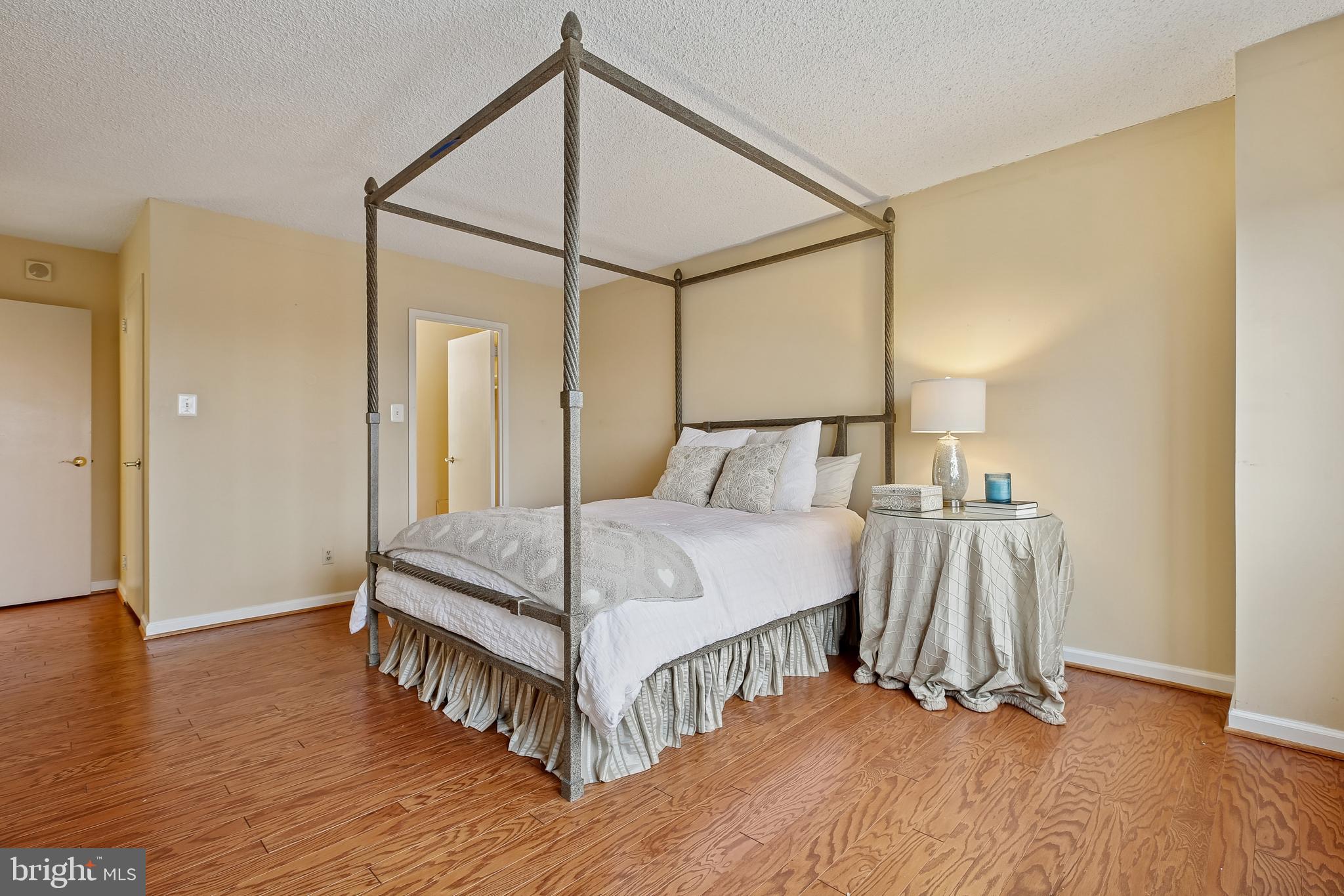 PROMENADE TOWERS - Residential