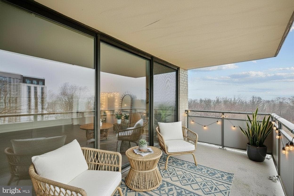 PROMENADE TOWERS - Residential