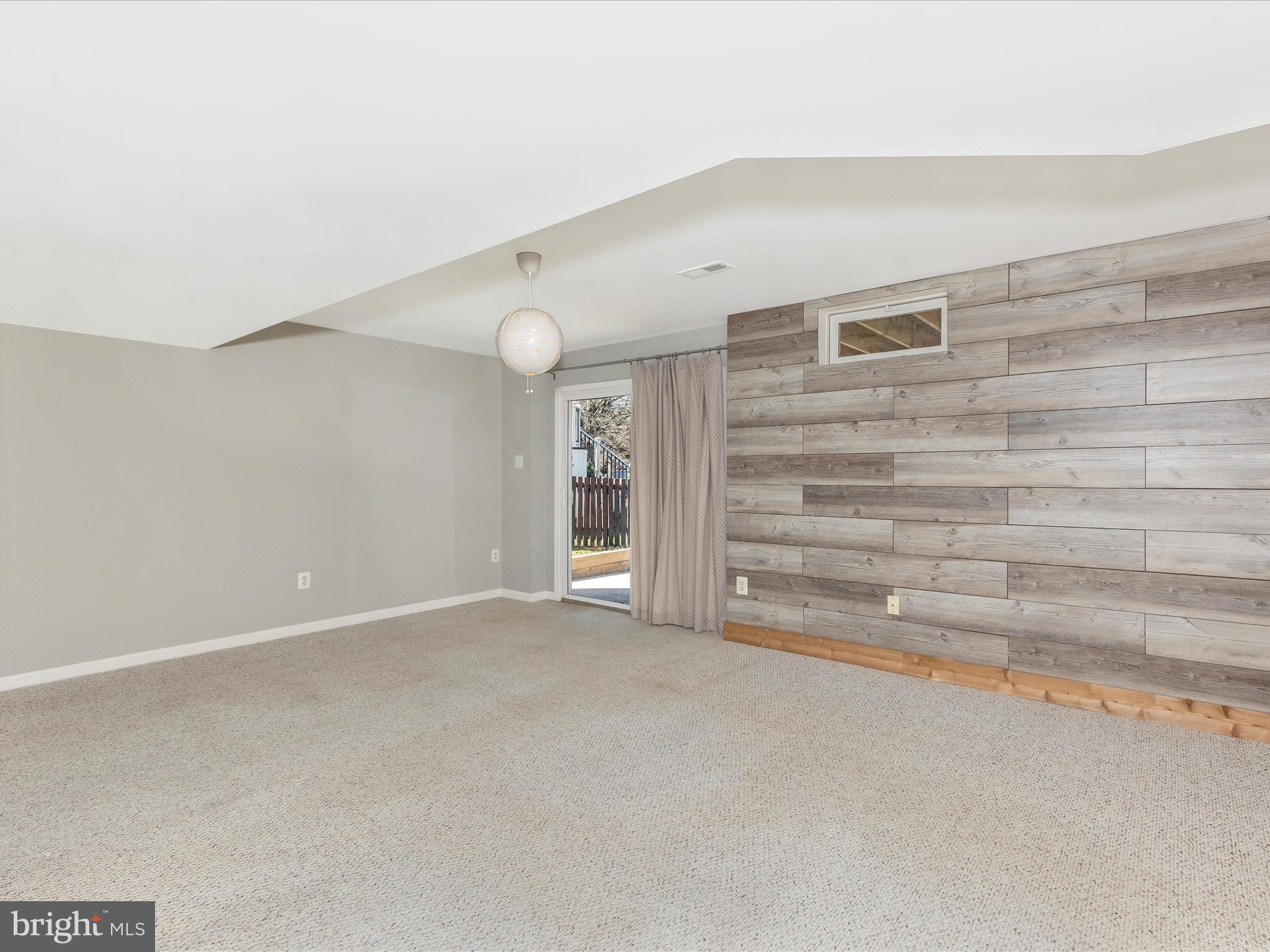 WELLINGTON TRACE - Residential