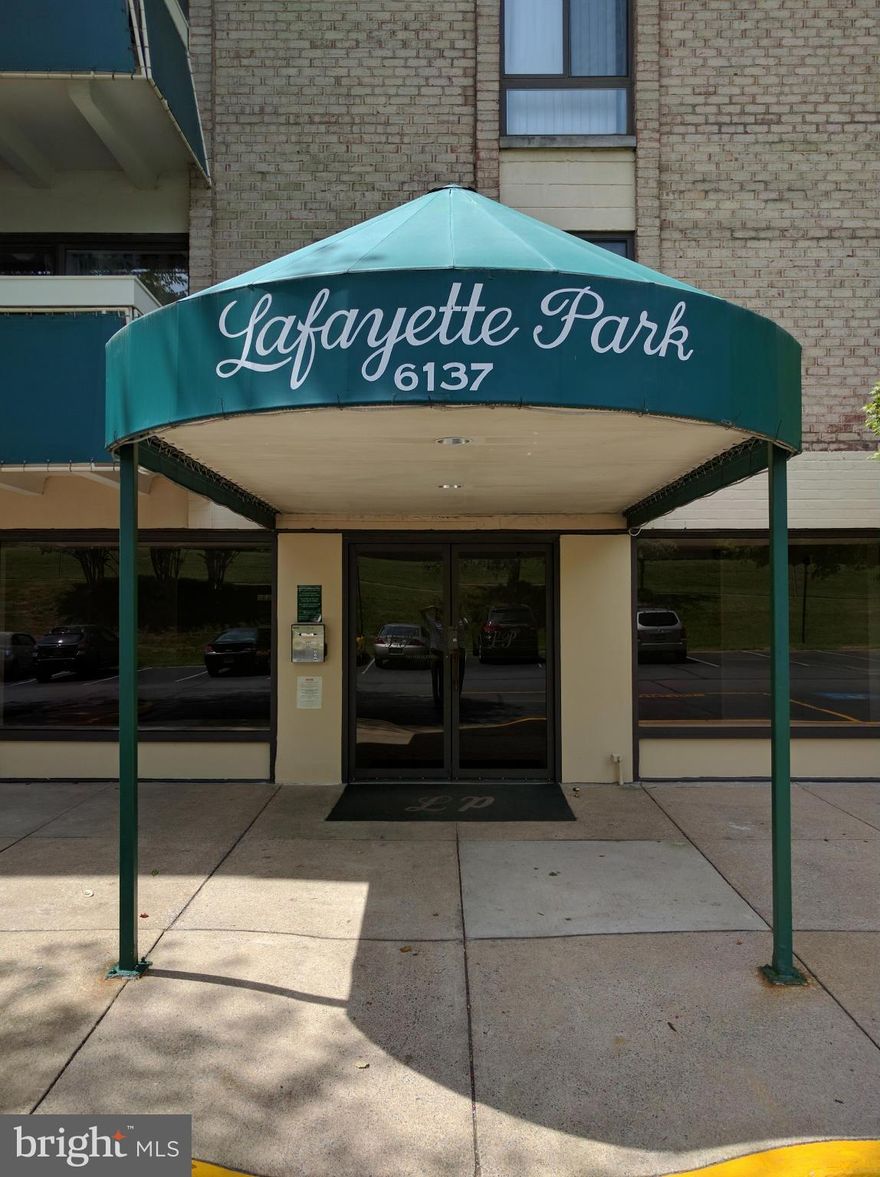 LOCATION! Top flr 1BR/1BA condo in Lafayette Park. Wide open living area with sliding glass doors to lrg private balcony facing trees. All utilities included in condo fee! Secure building w/keyed entry, elevator & building amenities include; washers/dryers, pool, sports courts, picnic/BBQ area, bike racks. Walk to Metro bus stop, Metro Station 2.1 miles way. Free Buyer Home Warranty=Cardinal Title