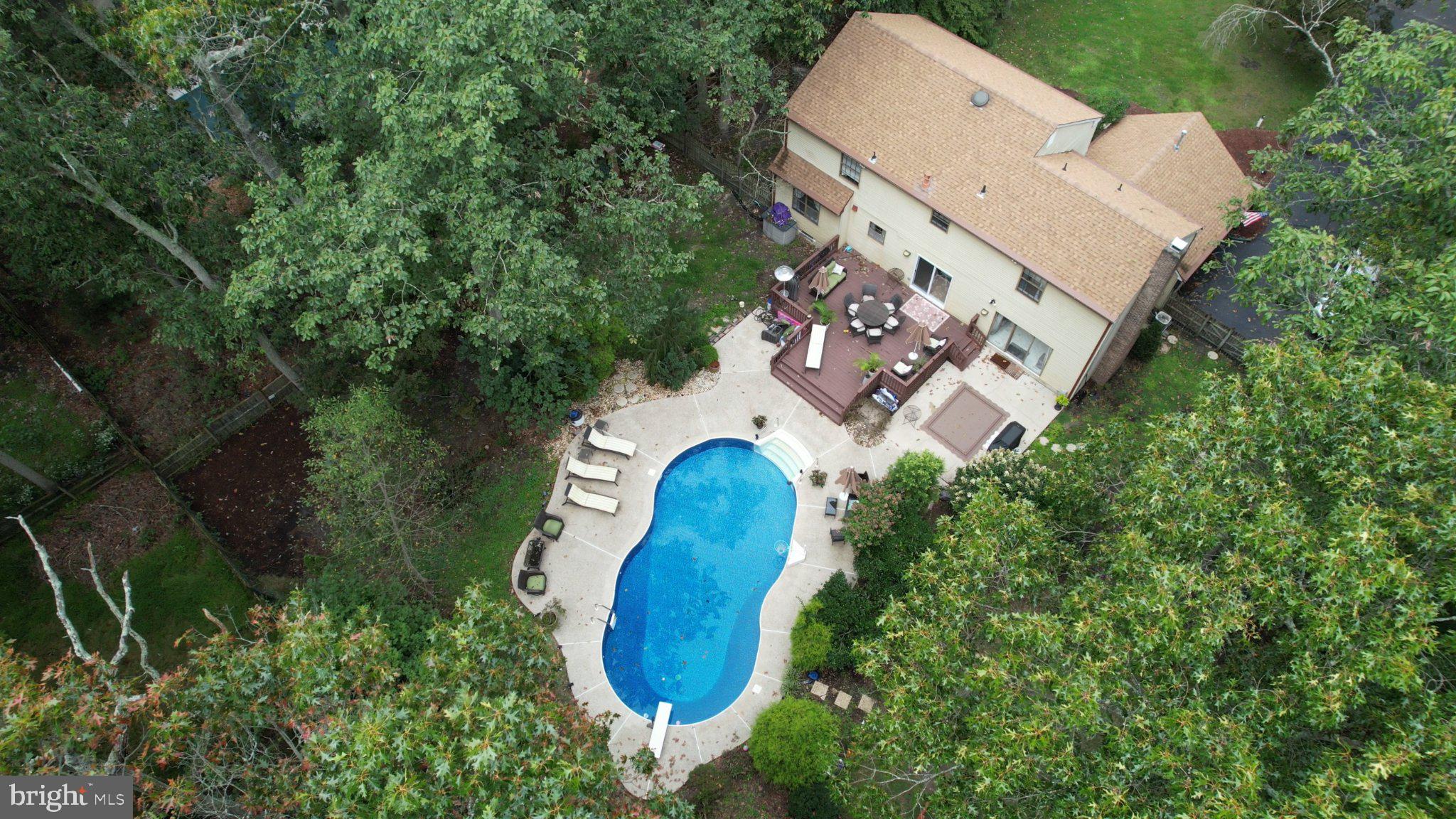 6 GRISTMILL COURT