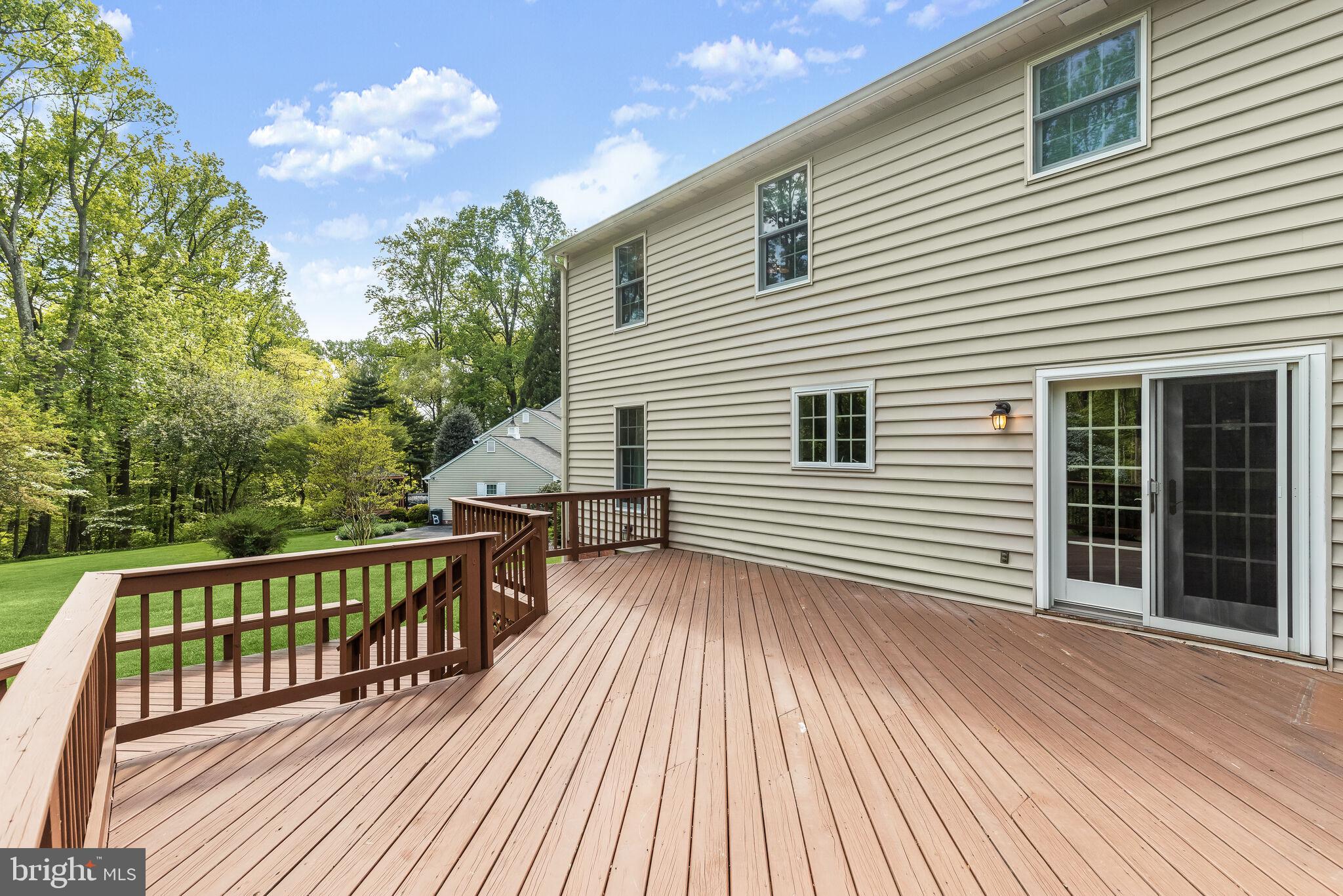 HOLLY KNOLL - Residential