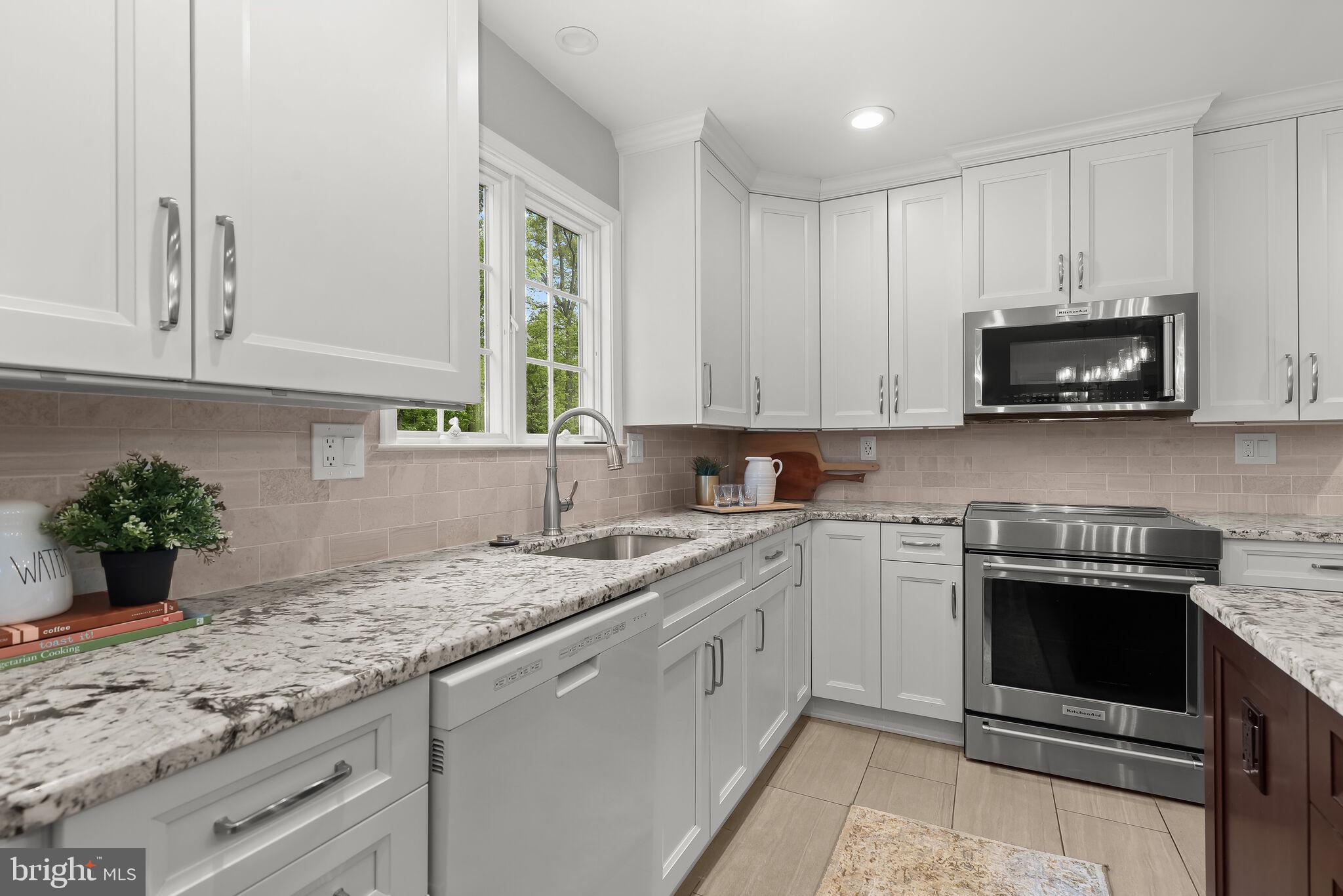 HOLLY KNOLL - Residential