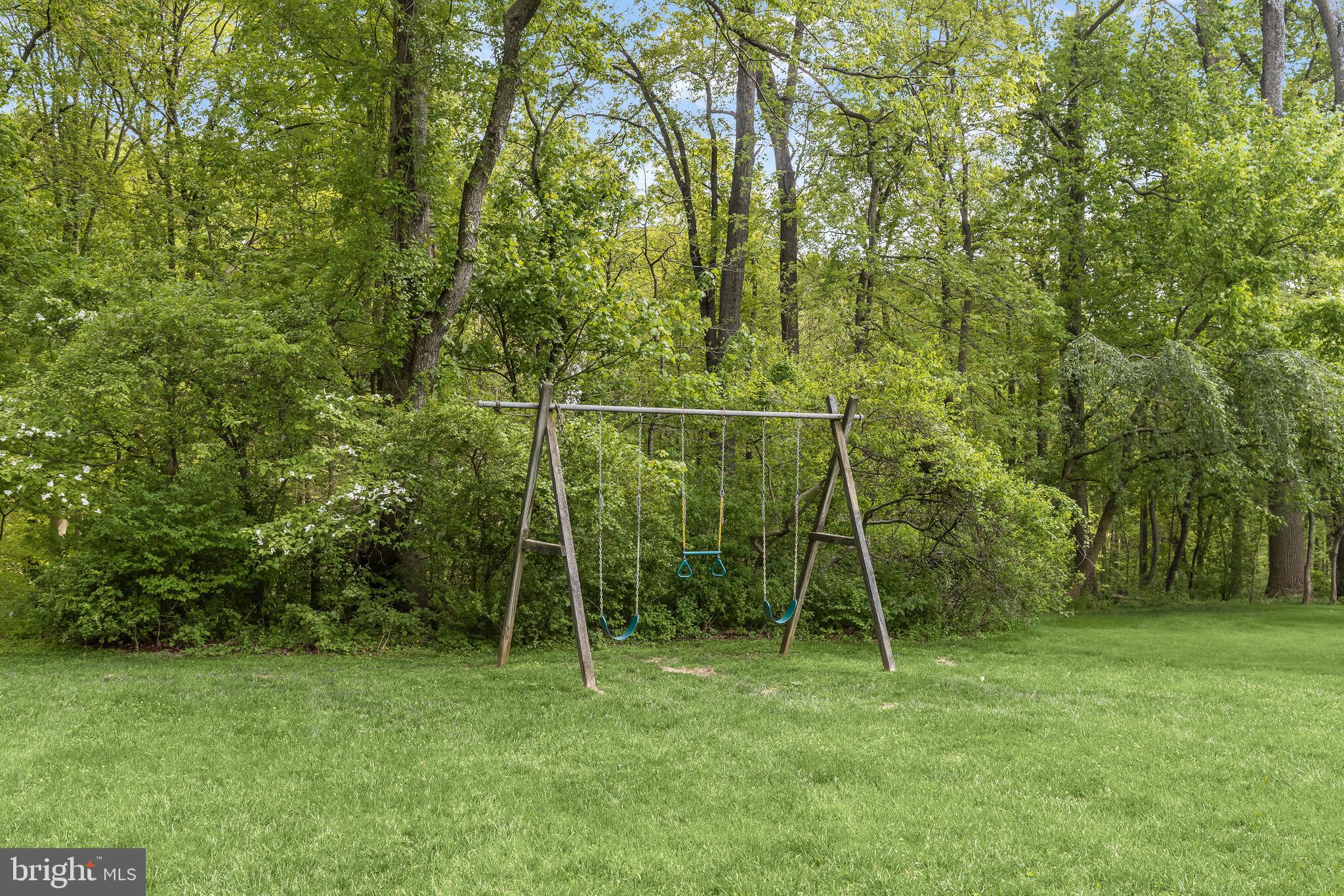 HOLLY KNOLL - Residential