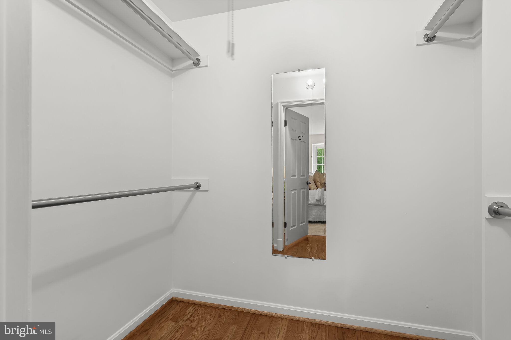 HOLLY KNOLL - Residential