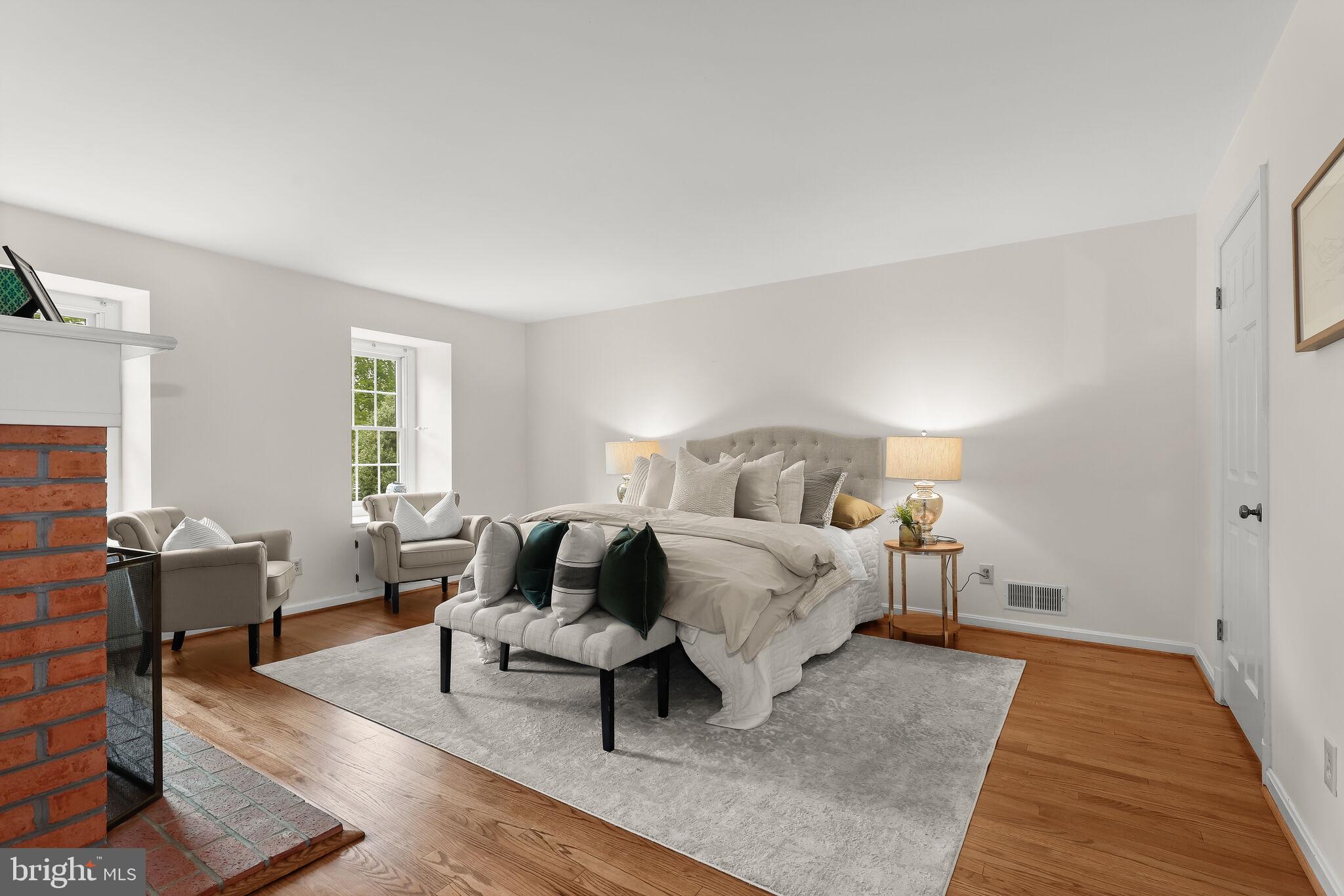 HOLLY KNOLL - Residential