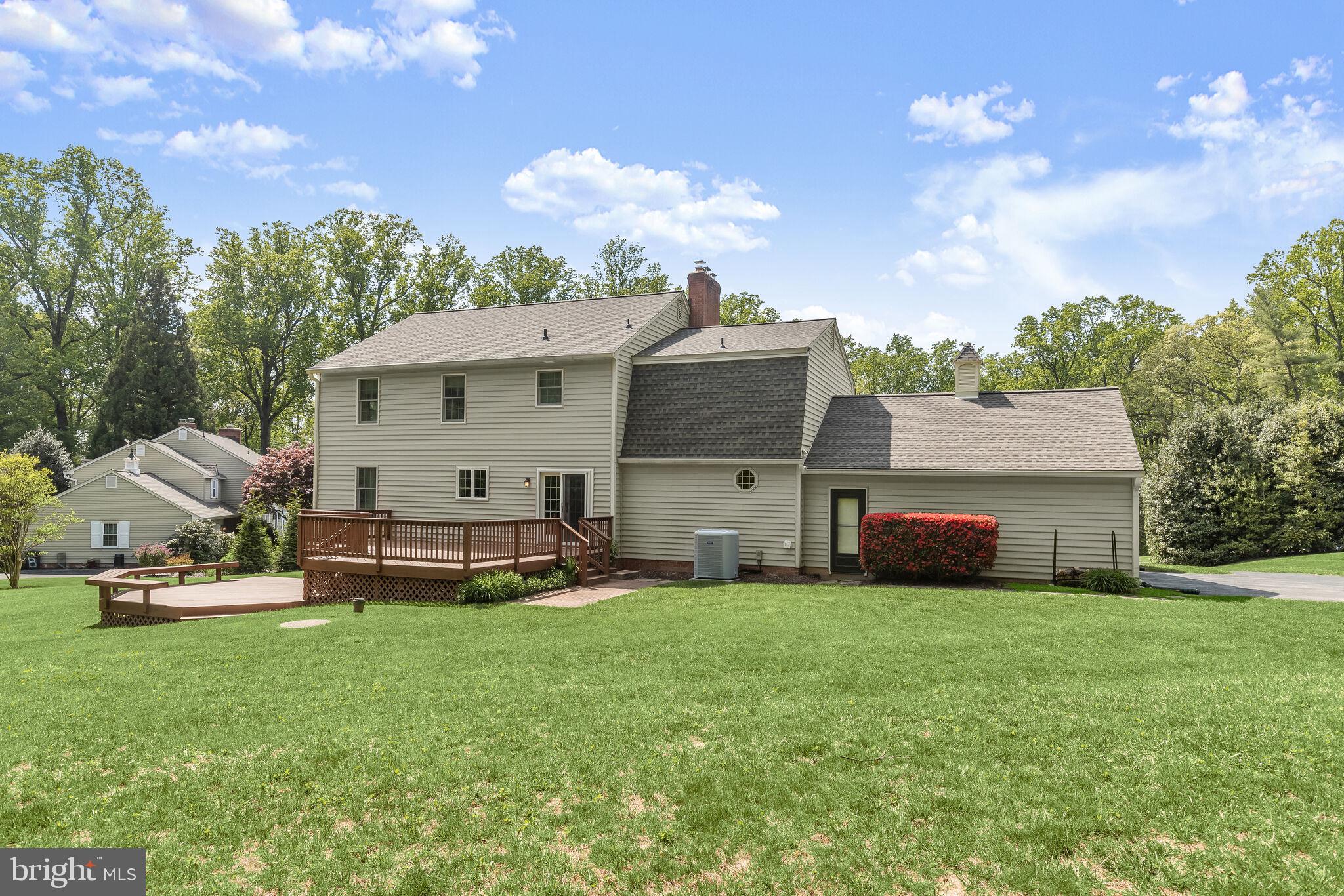 HOLLY KNOLL - Residential