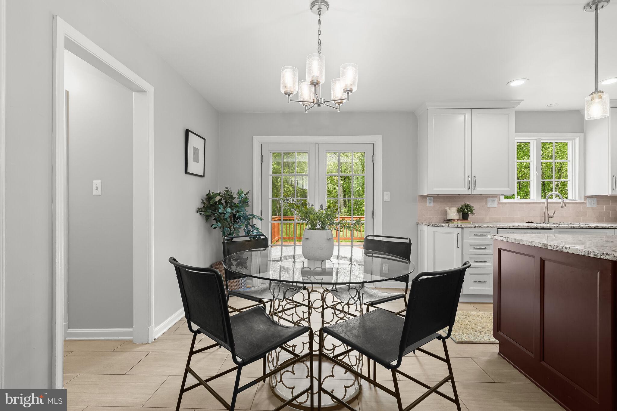 HOLLY KNOLL - Residential