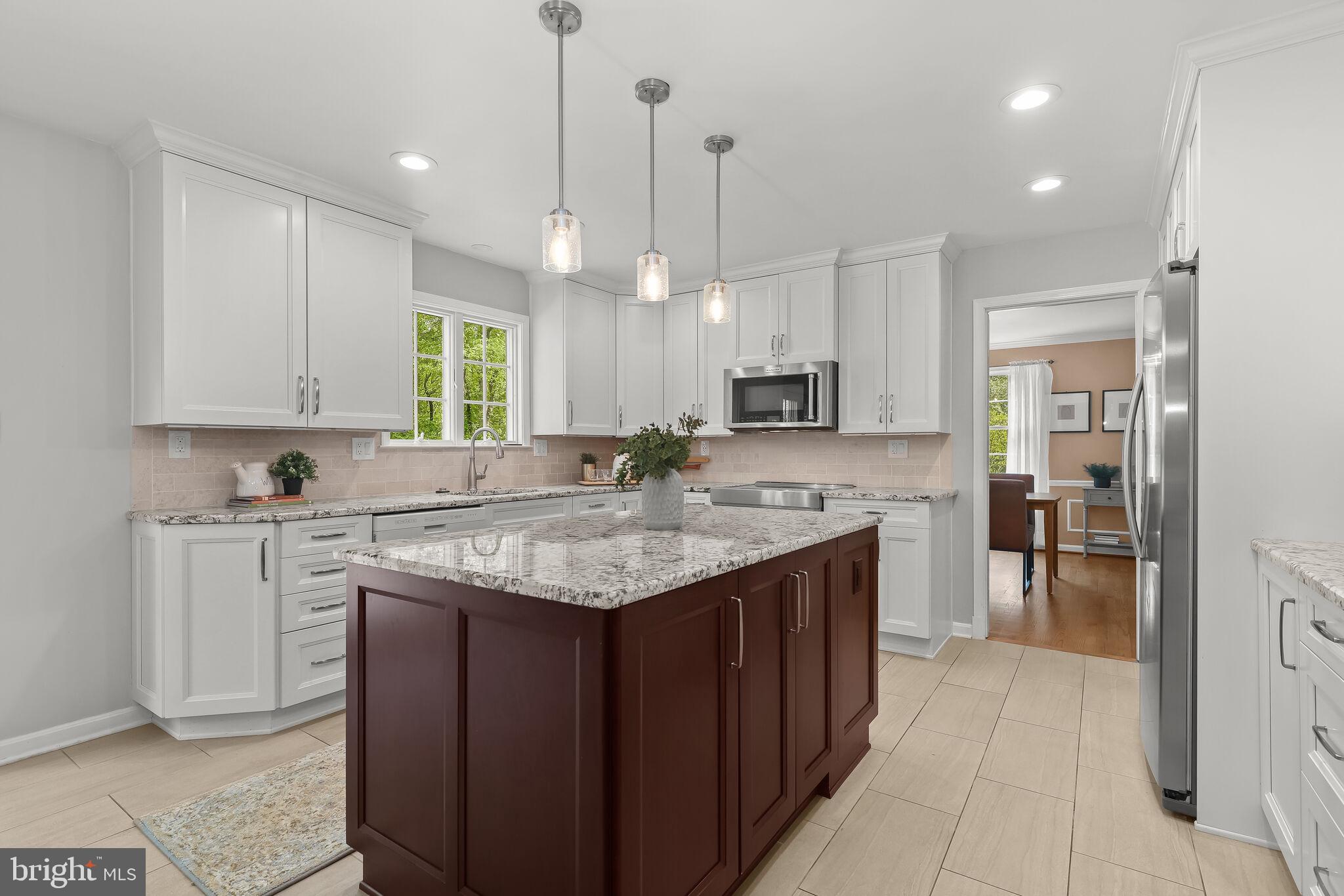 HOLLY KNOLL - Residential