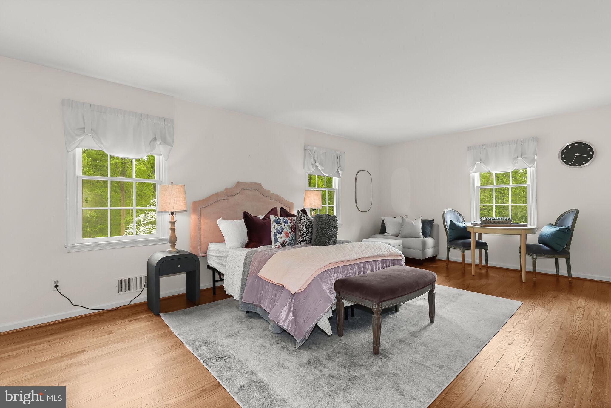 HOLLY KNOLL - Residential