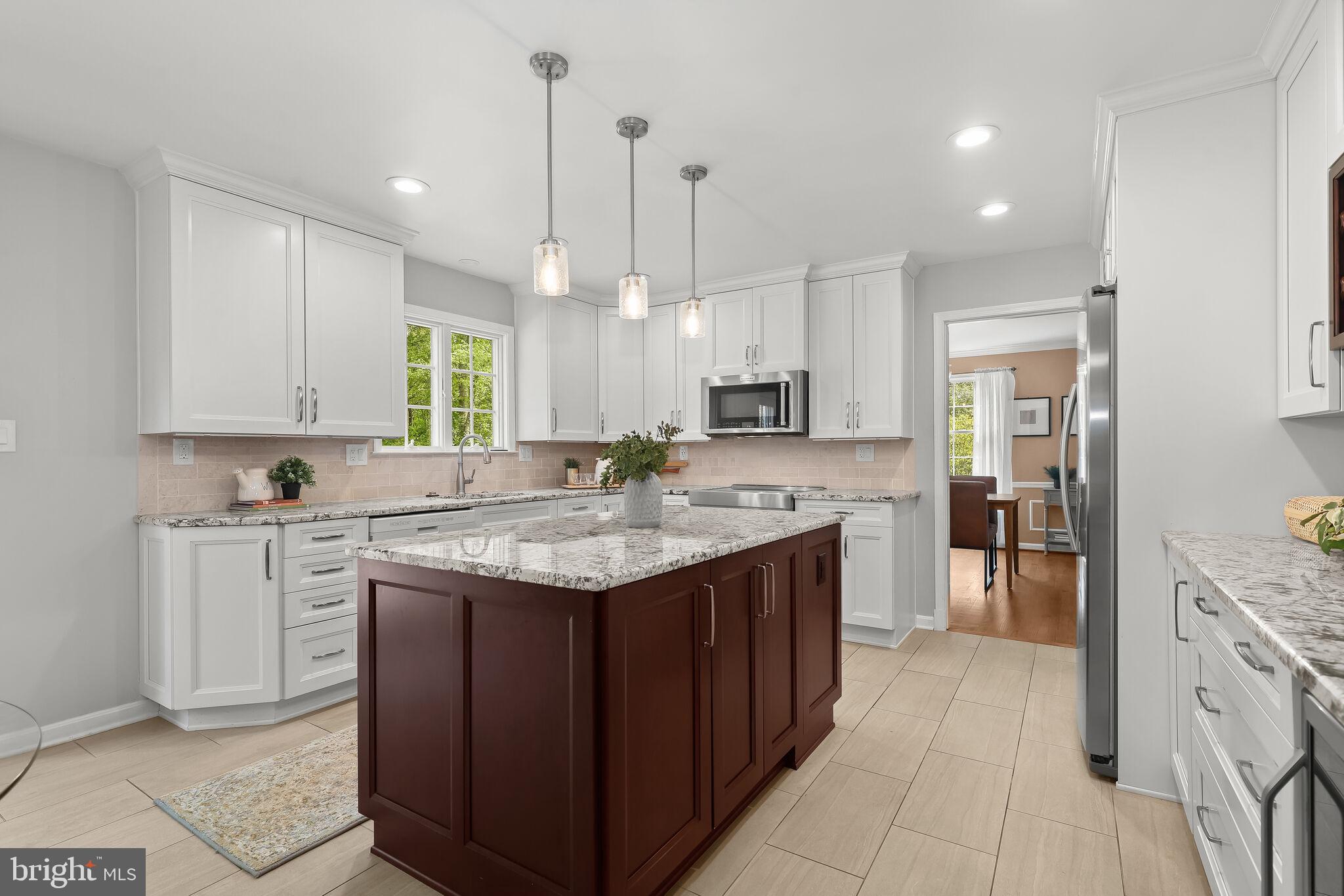 HOLLY KNOLL - Residential