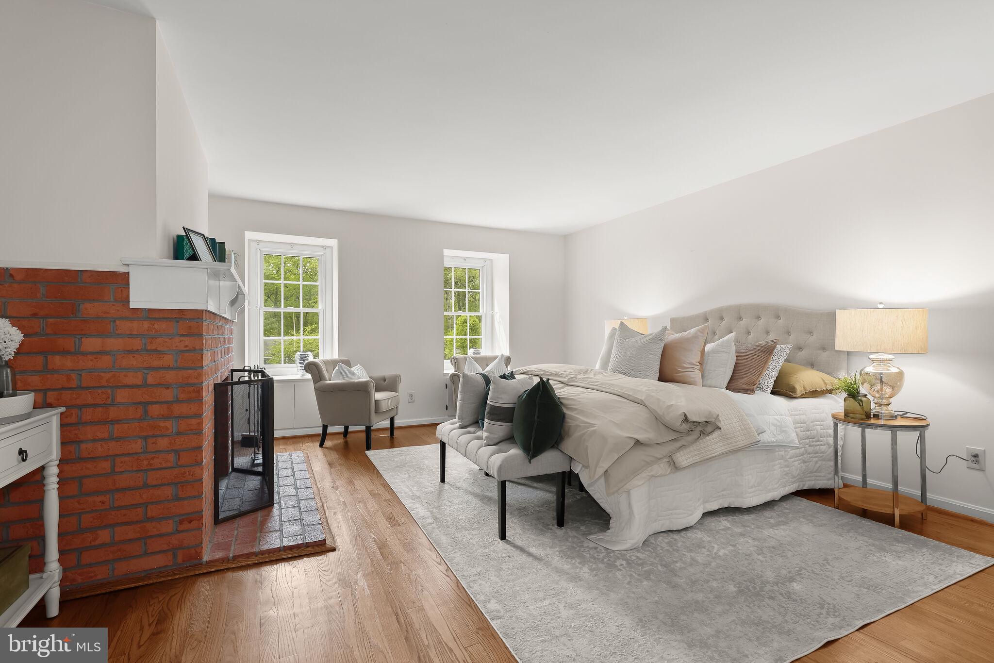 HOLLY KNOLL - Residential