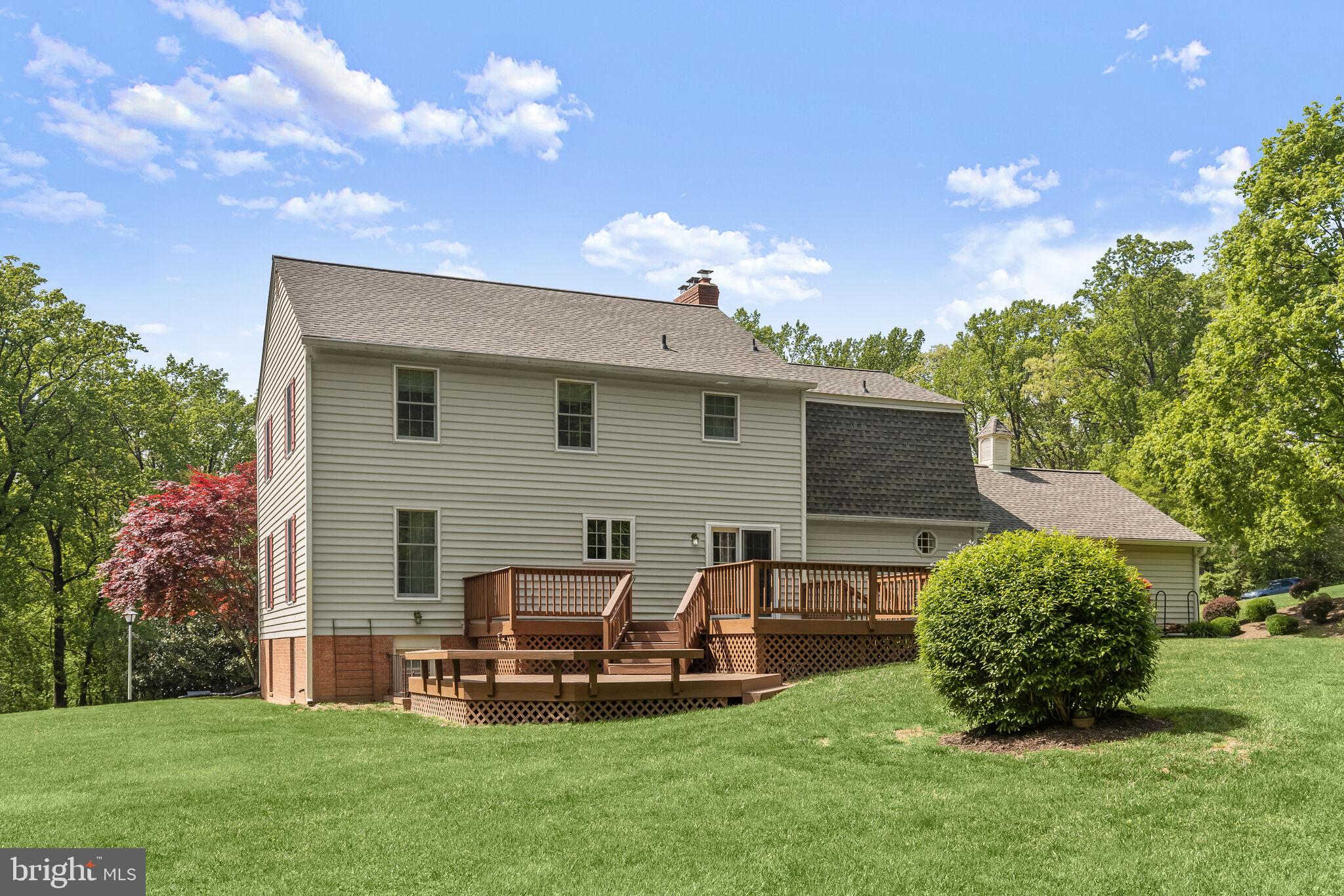 HOLLY KNOLL - Residential