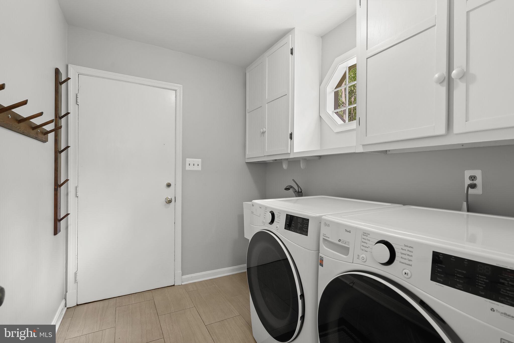 HOLLY KNOLL - Residential