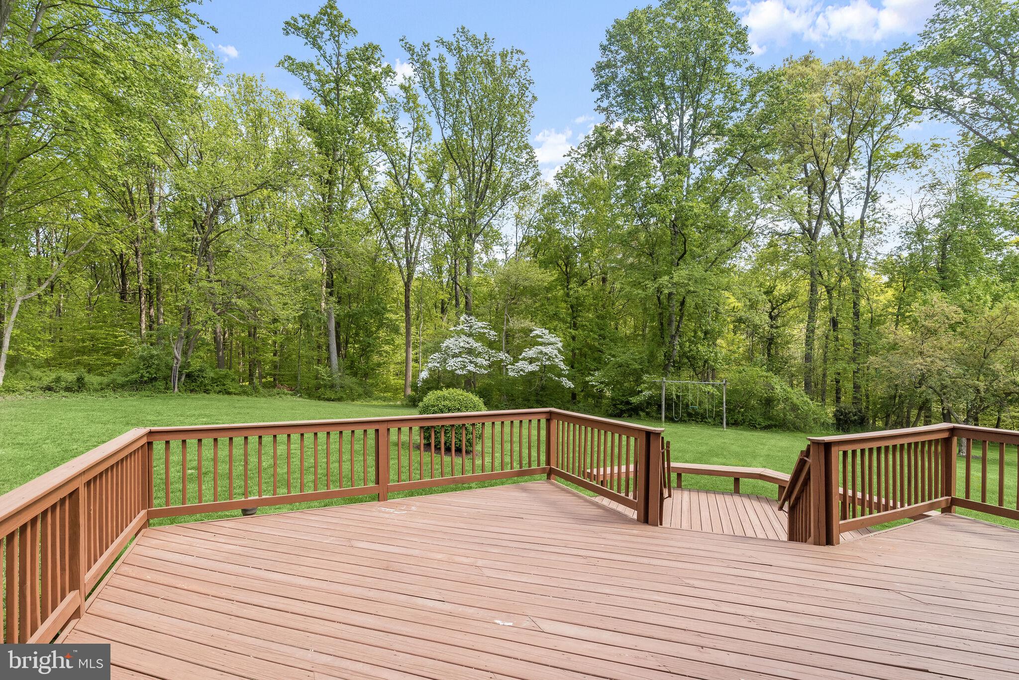 HOLLY KNOLL - Residential