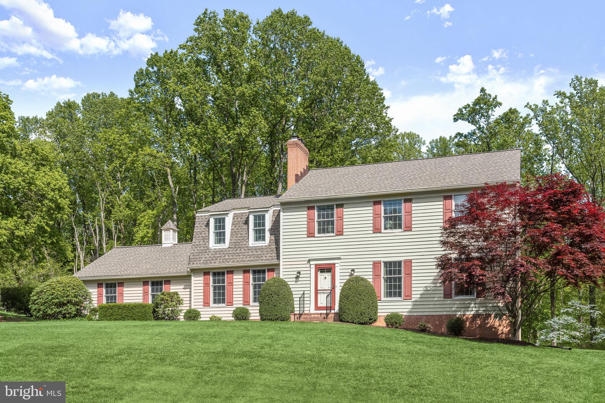 HOLLY KNOLL - Residential