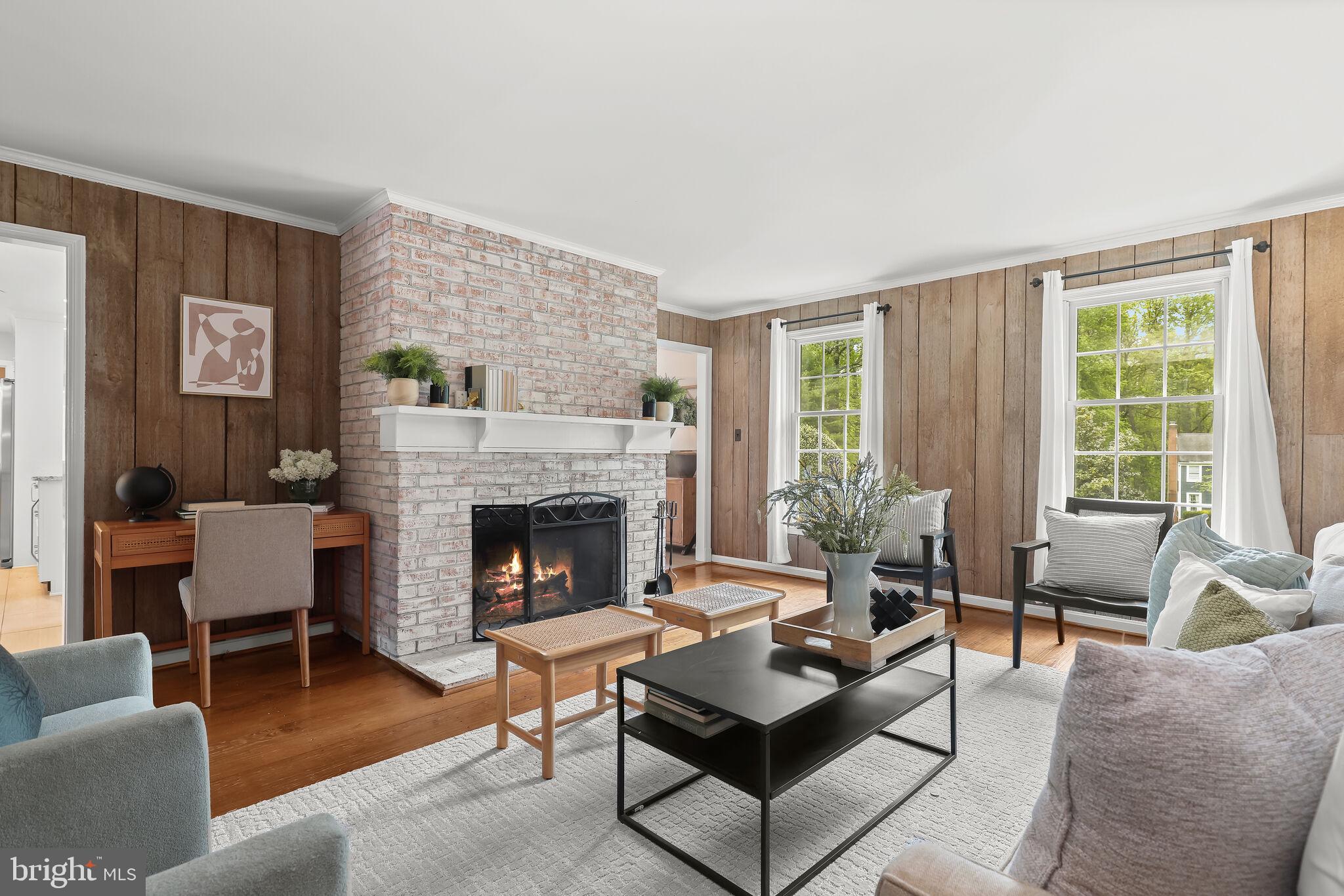 HOLLY KNOLL - Residential