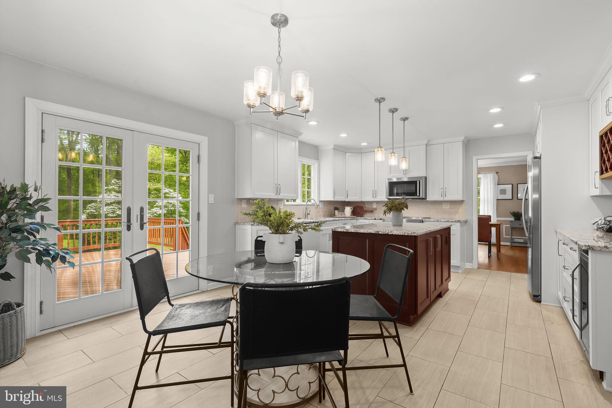 HOLLY KNOLL - Residential