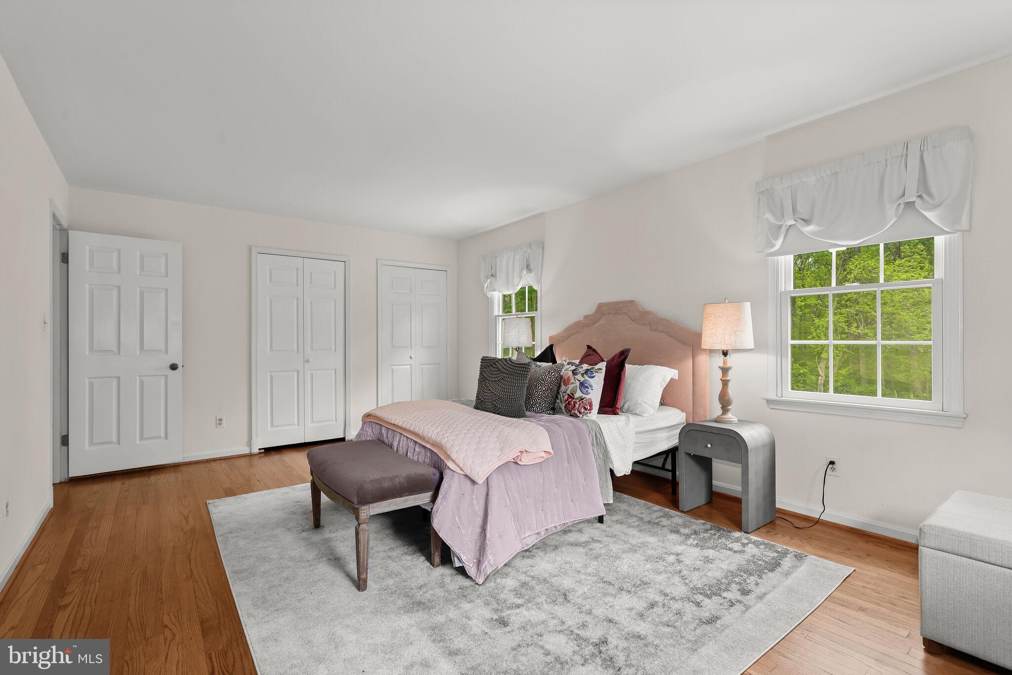 HOLLY KNOLL - Residential