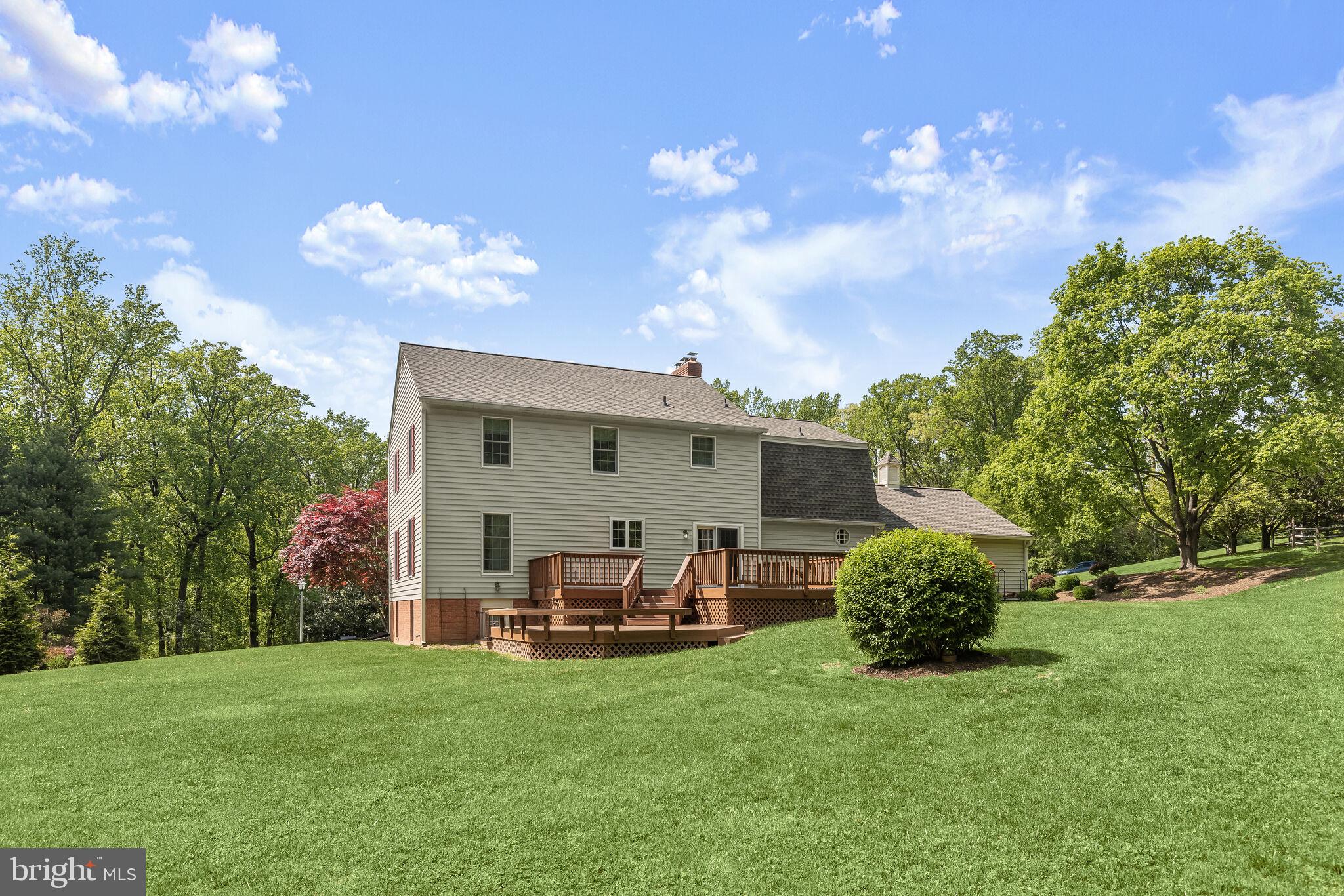 HOLLY KNOLL - Residential