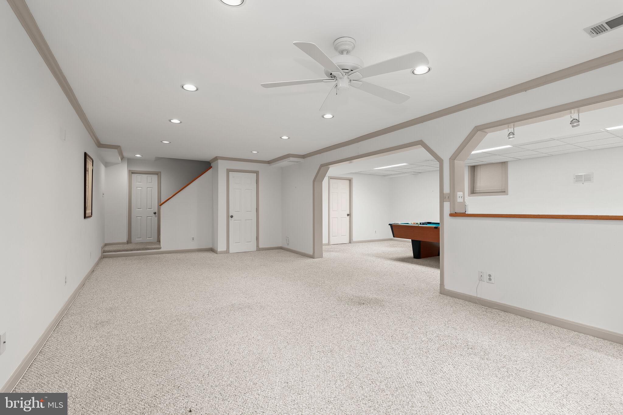 HOLLY KNOLL - Residential