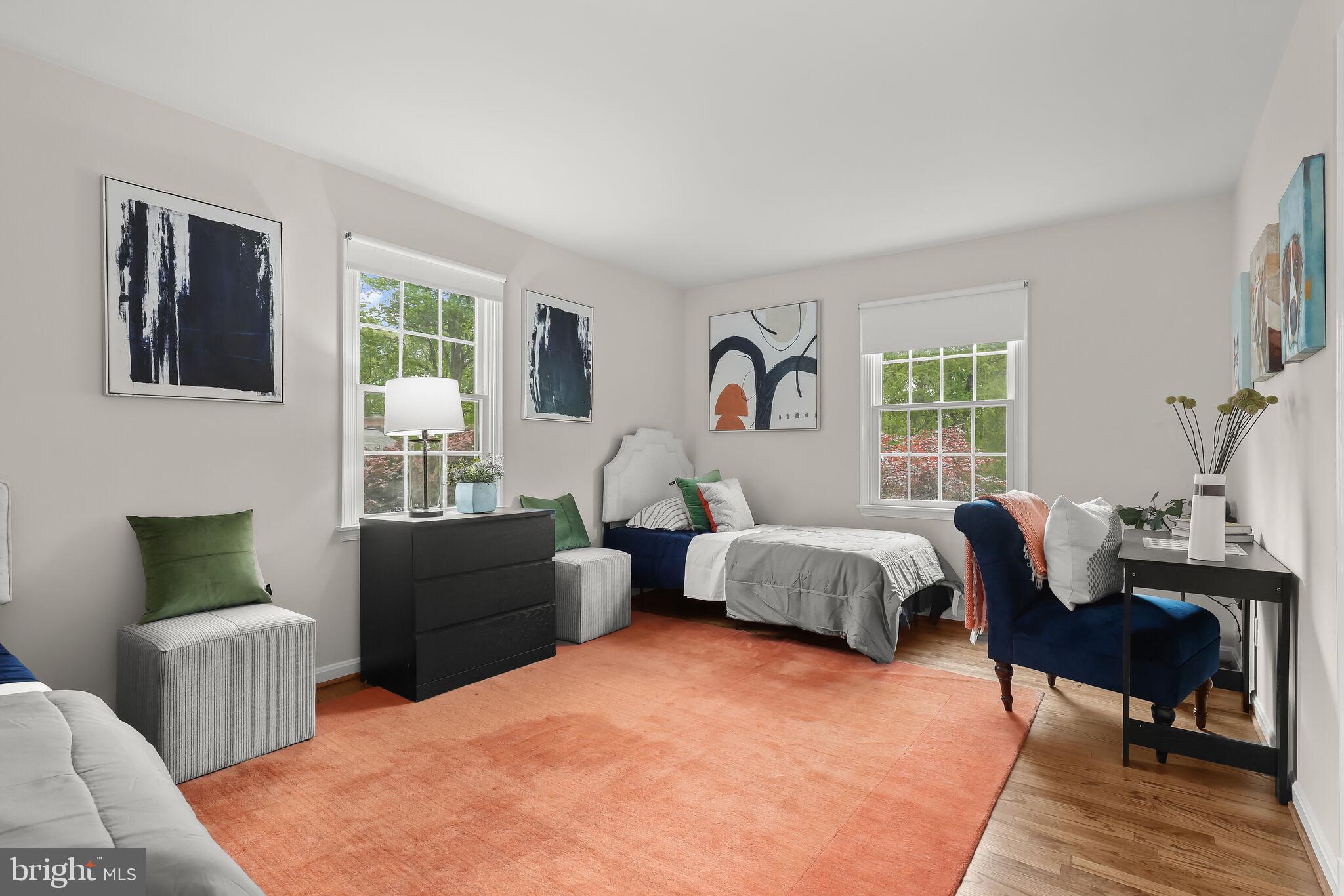 HOLLY KNOLL - Residential