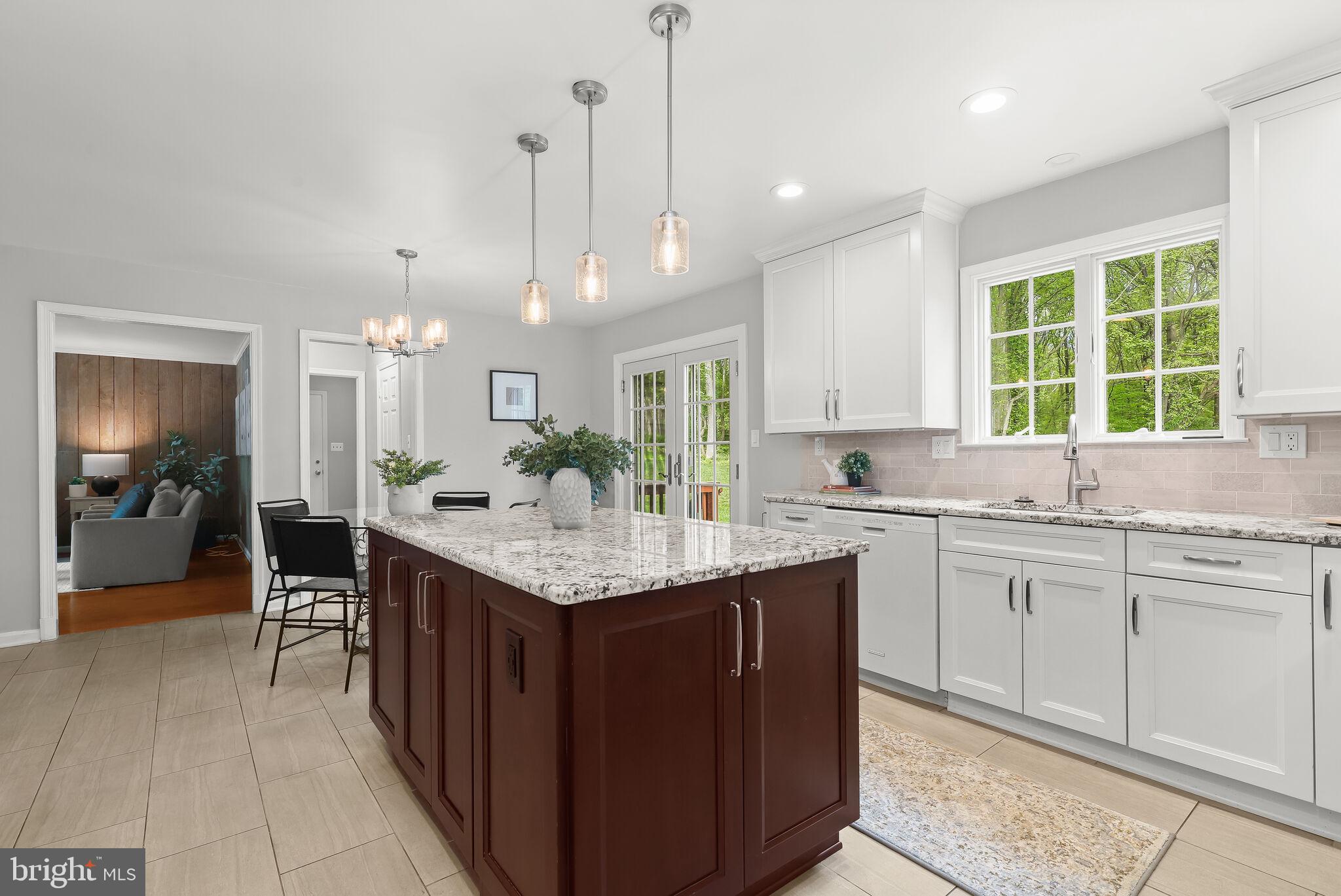 HOLLY KNOLL - Residential