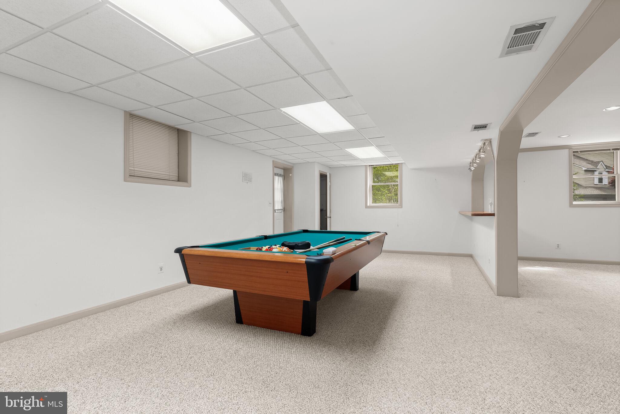 HOLLY KNOLL - Residential