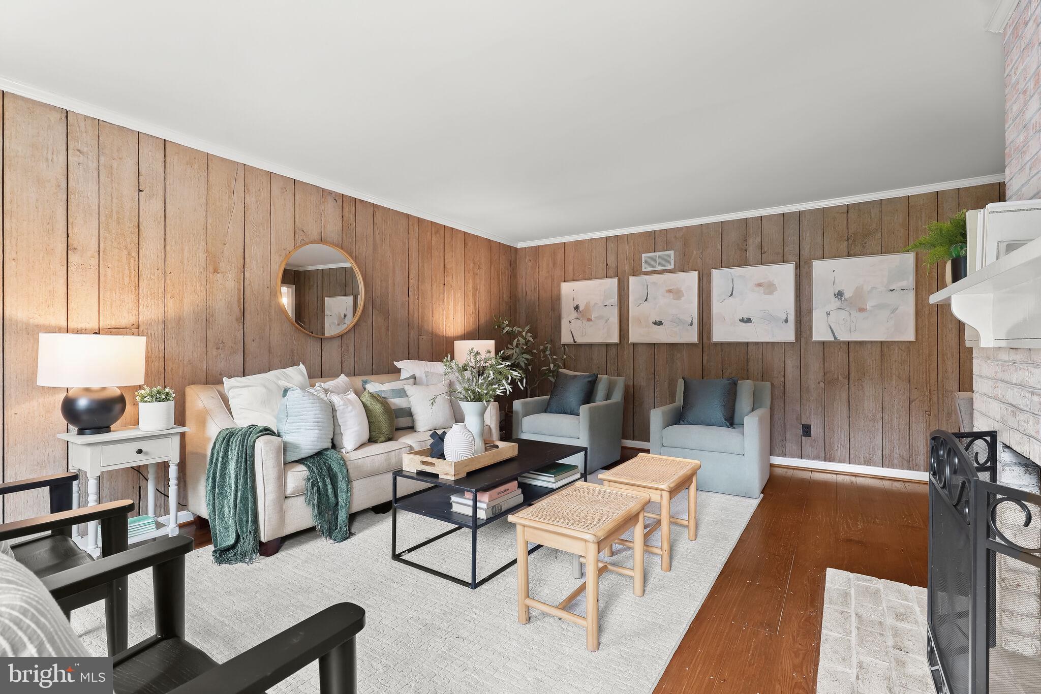 HOLLY KNOLL - Residential