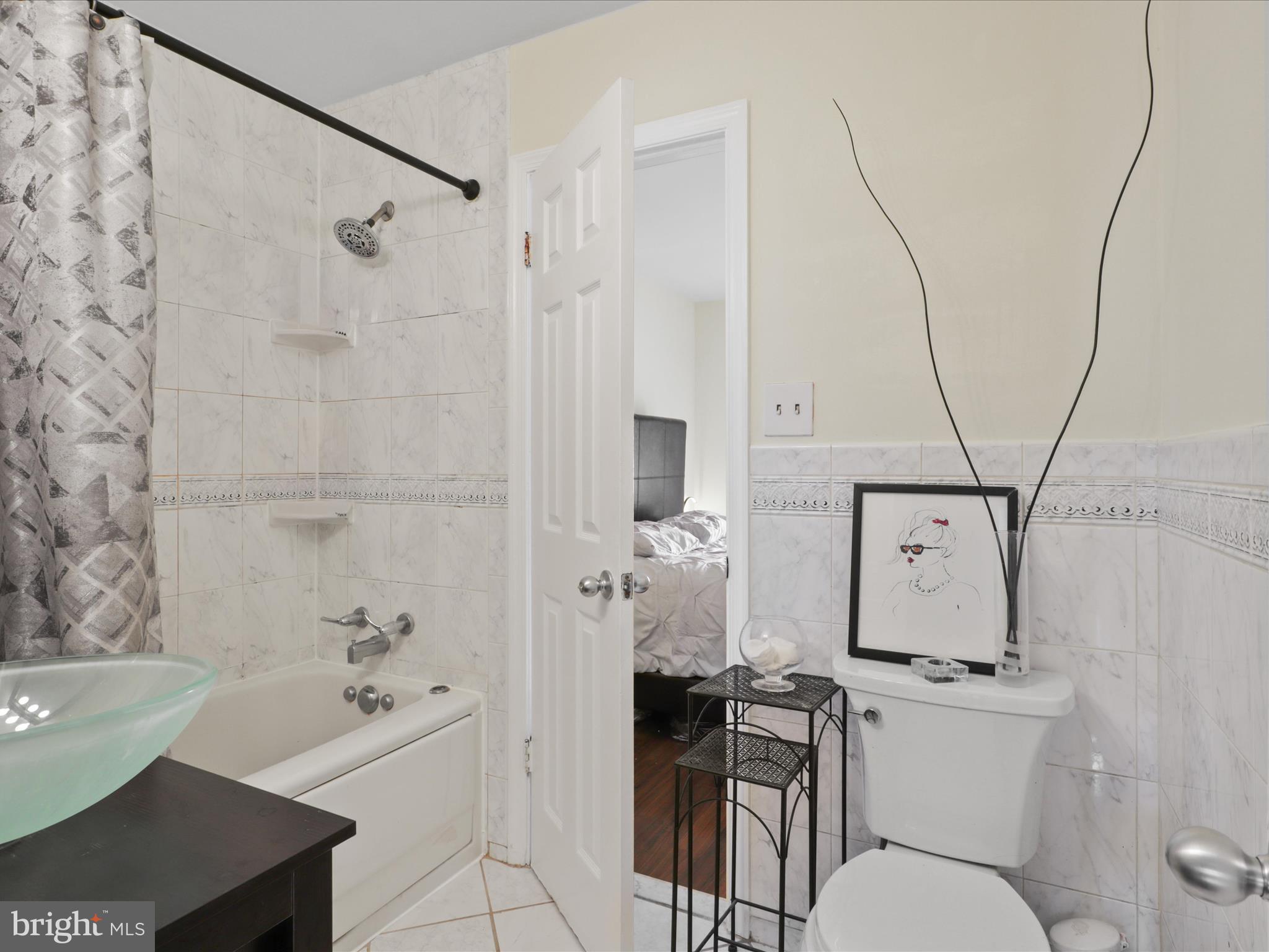 SARATOGA TOWNHOUSES - Residential