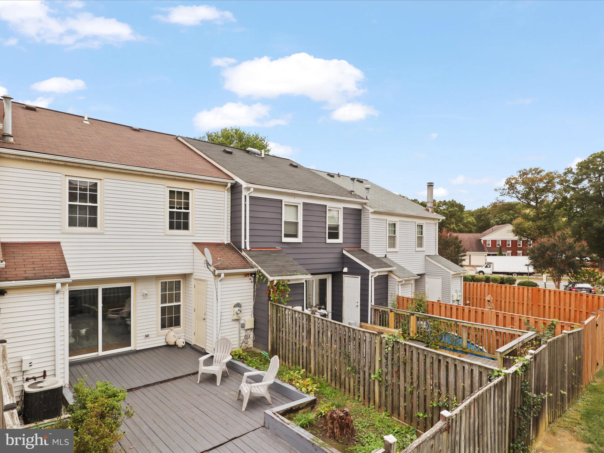 SARATOGA TOWNHOUSES - Residential