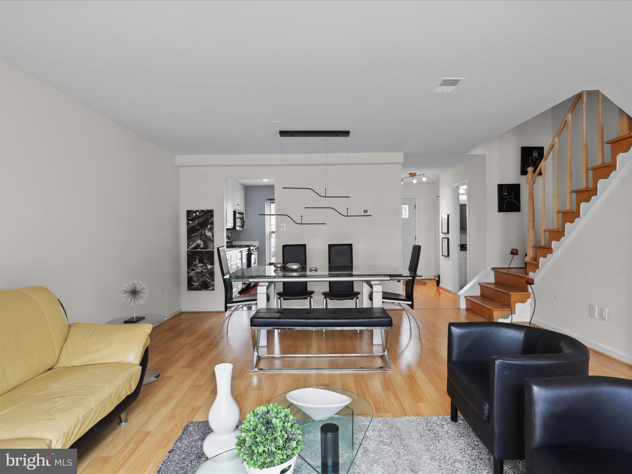 SARATOGA TOWNHOUSES - Residential