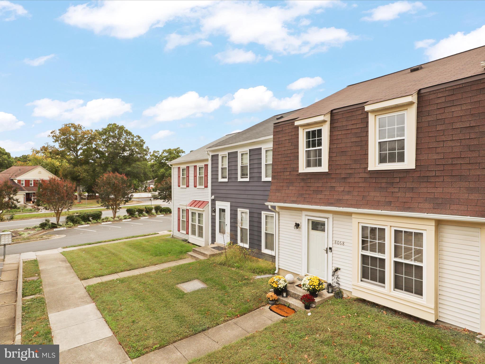 SARATOGA TOWNHOUSES - Residential