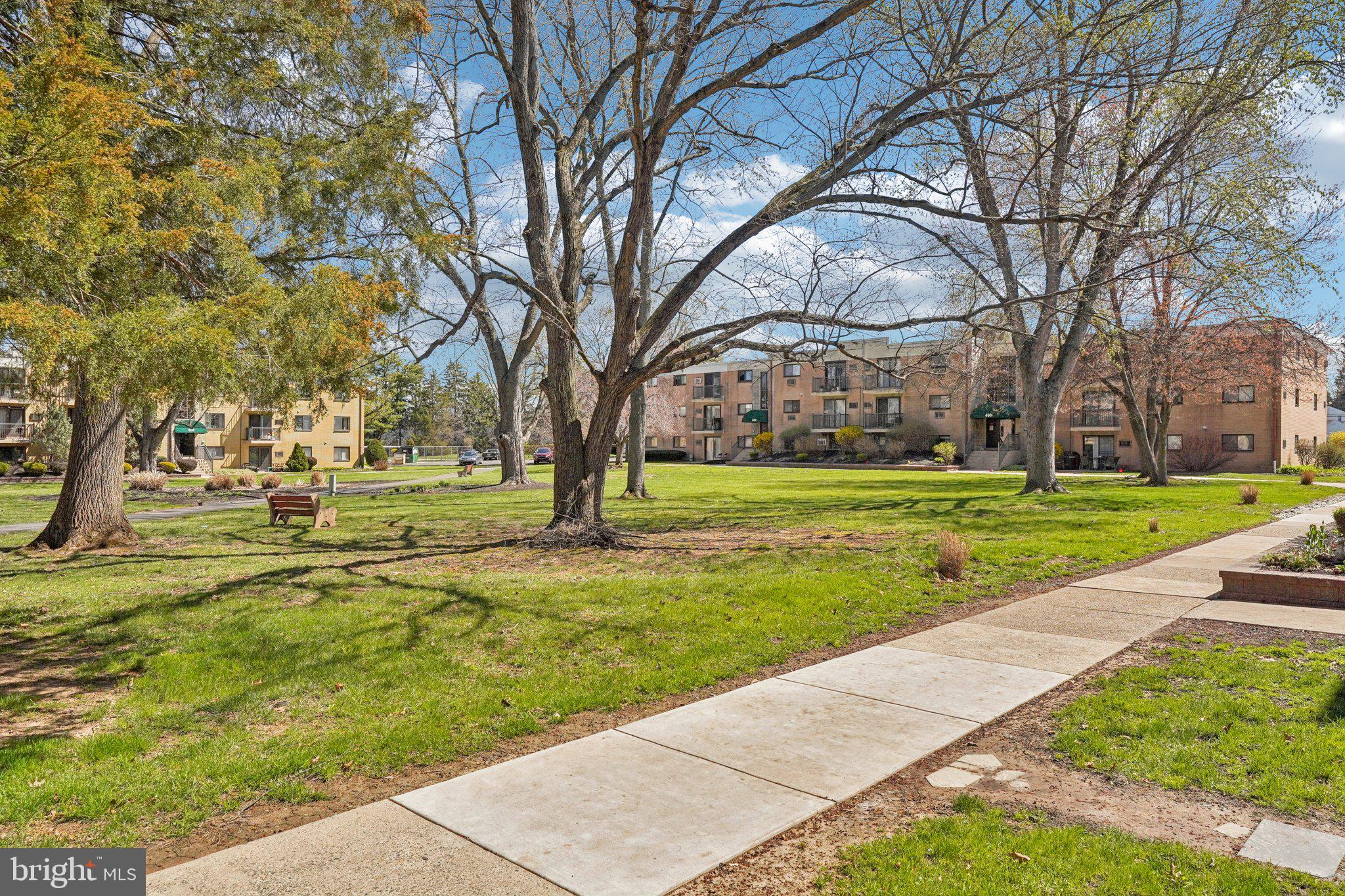 1575 W STREET ROAD 327