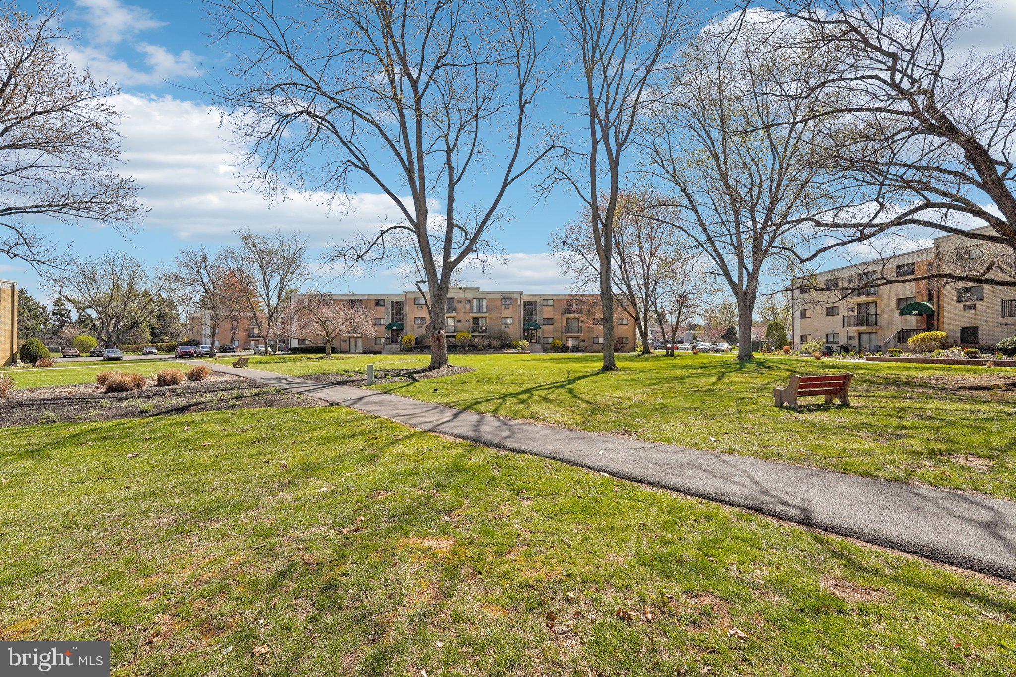 1575 W STREET ROAD 327