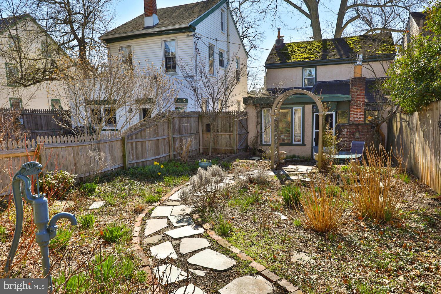 BLUE BELL HILL - Residential