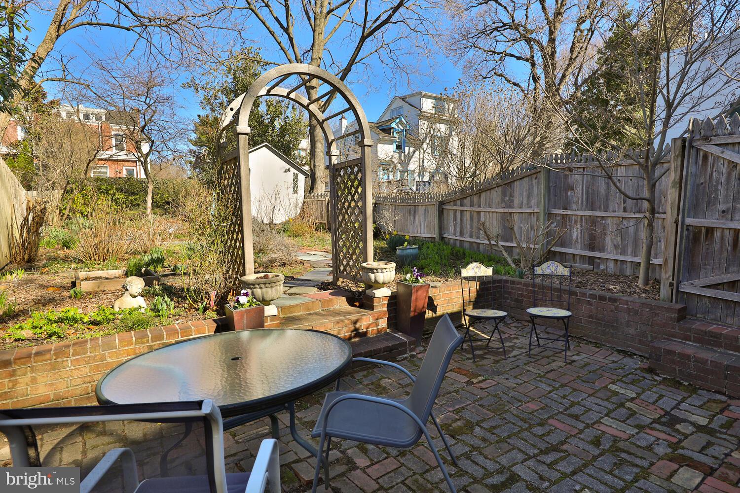 BLUE BELL HILL - Residential