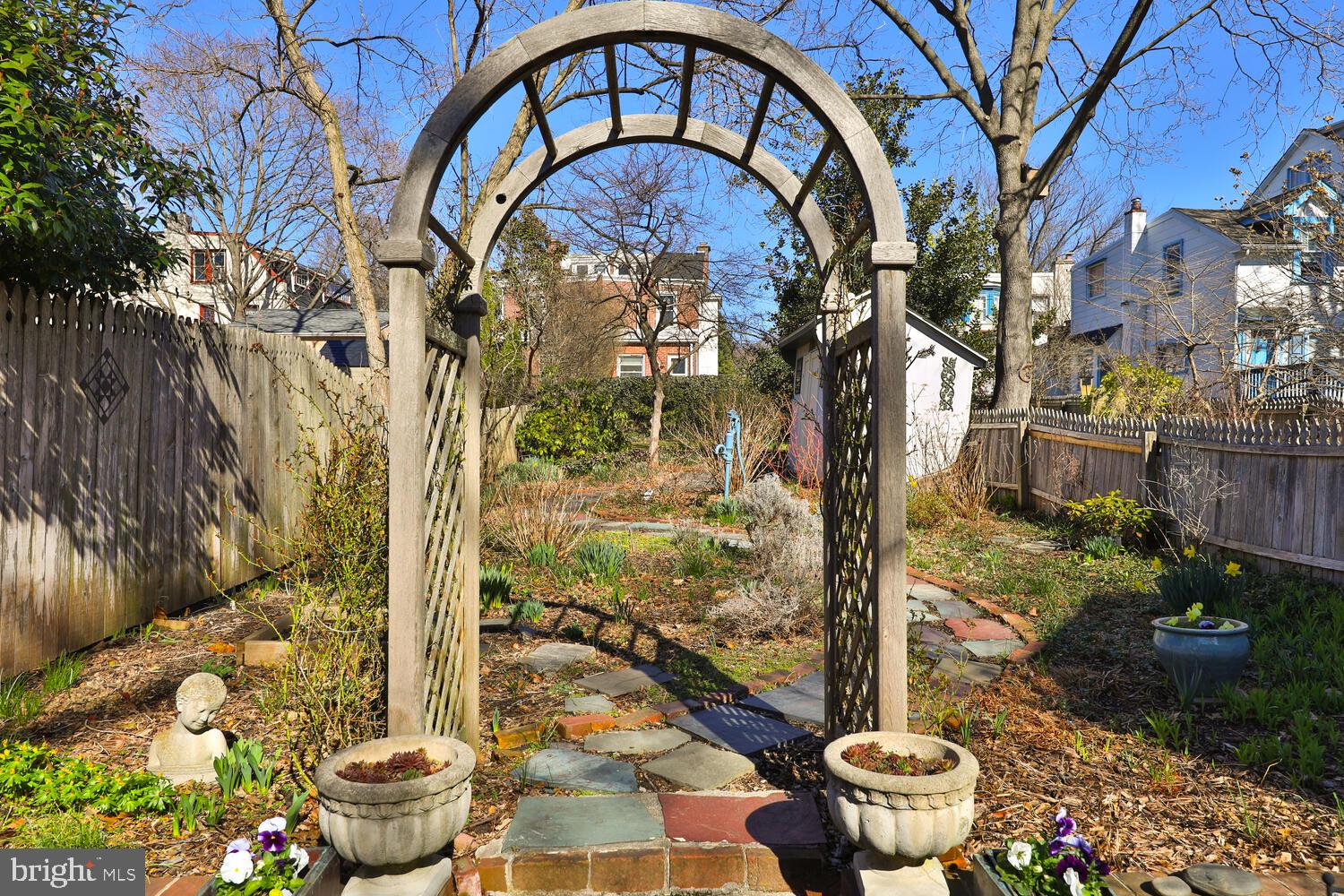 BLUE BELL HILL - Residential